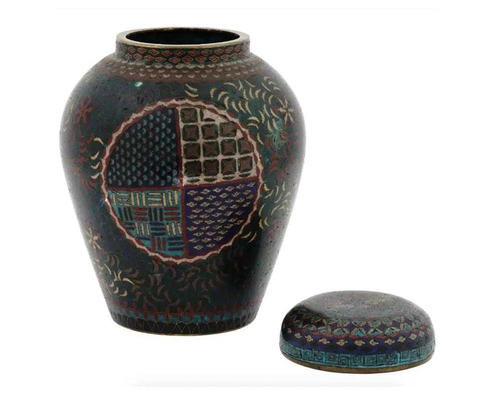 Antique Japanese Edo Period Cloisonne Enamel Jar In Good Condition For Sale In New York, NY