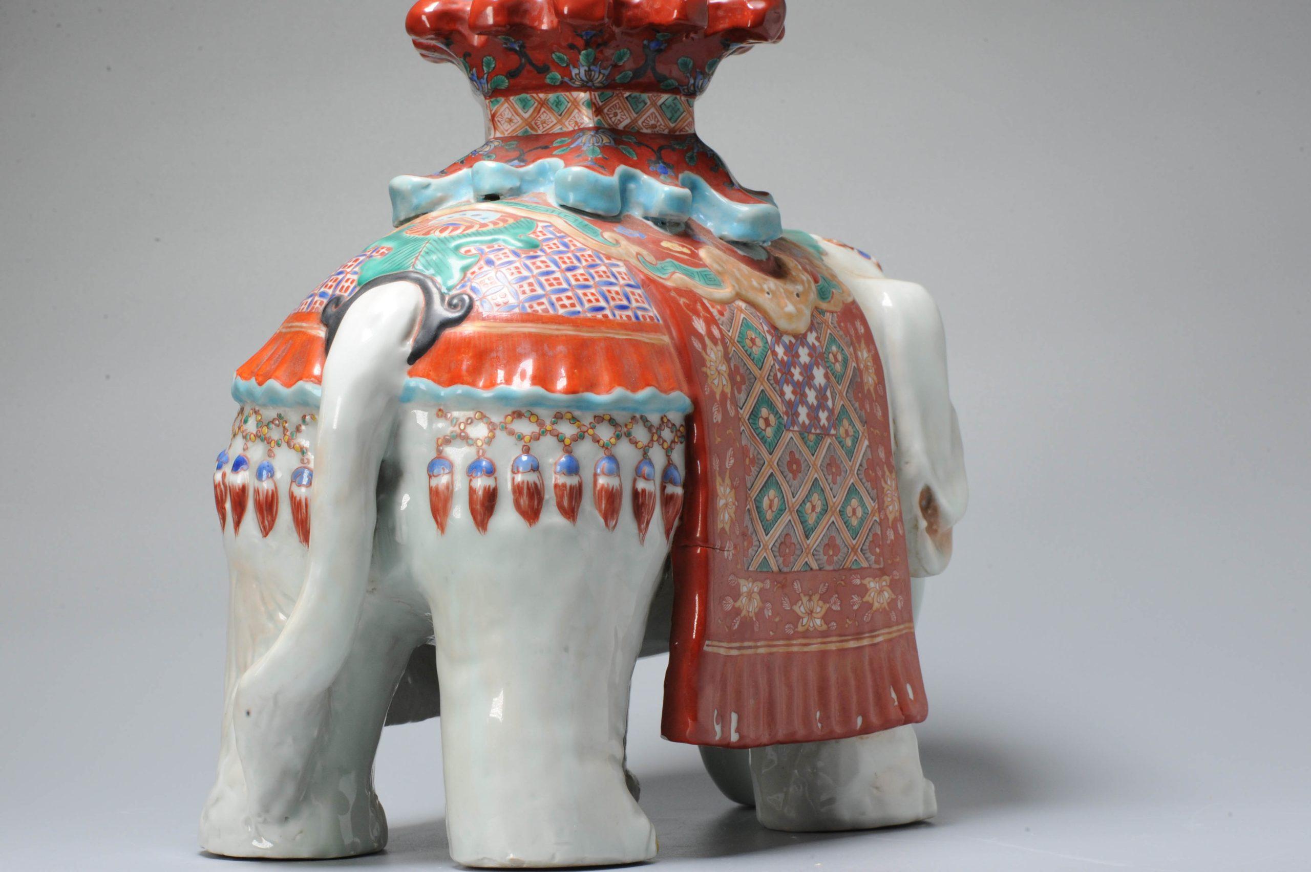 Antique Japanese Elephant Kakiemon Style Sculpture, Edo/Meiji Period 18/19 C In Excellent Condition For Sale In Amsterdam, Noord Holland