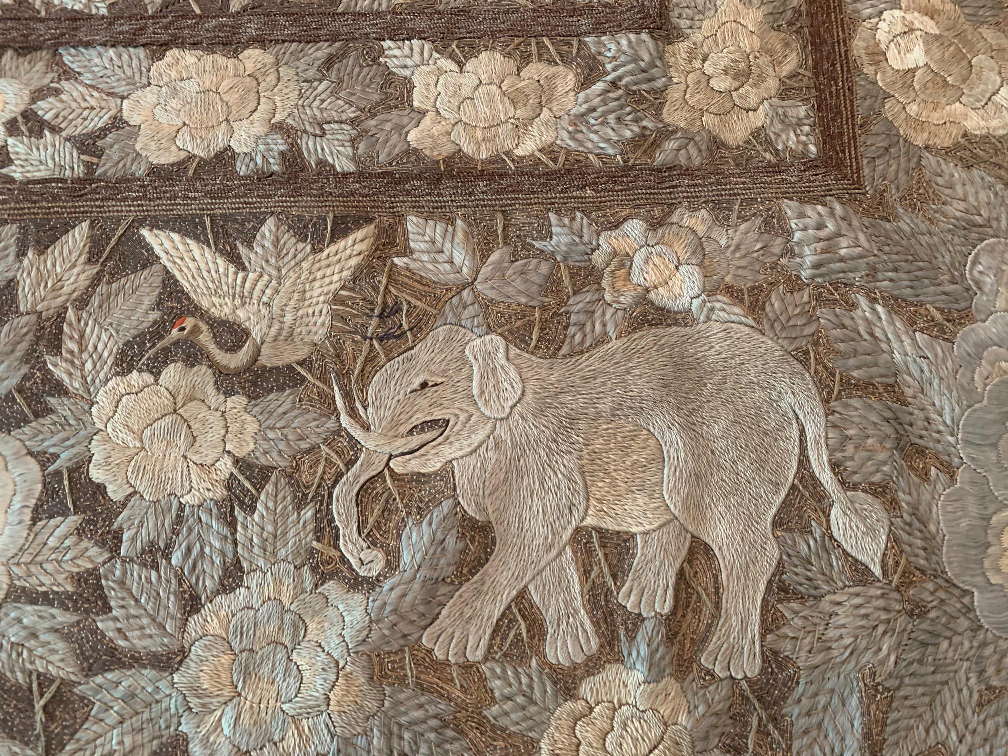 Antiker japanischer Wandteppich mit Stickereien im Angebot 1