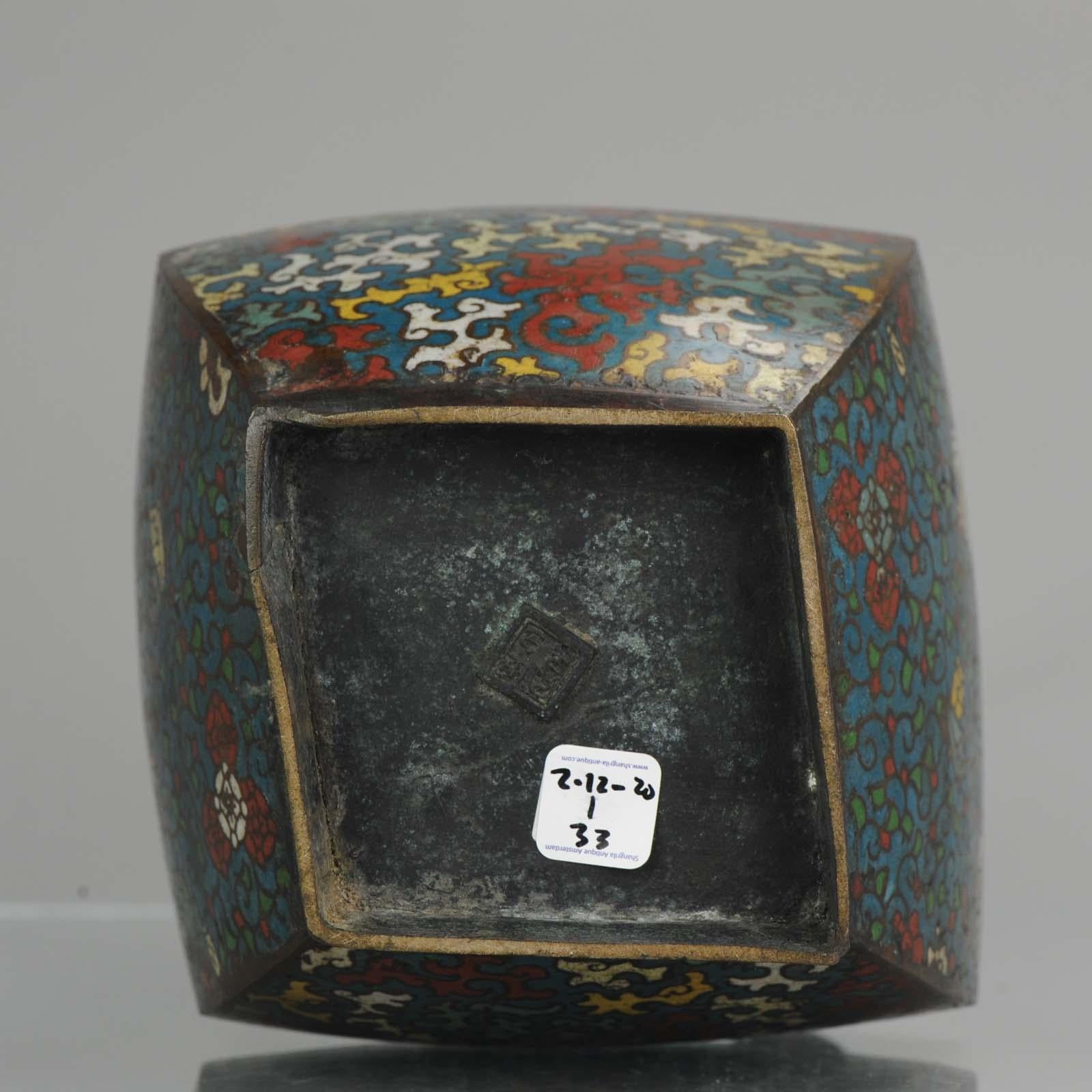 Antique Japanese Enamel Bronze Vase Archaic Vessel Japan, Edo or Meiji Period For Sale 5