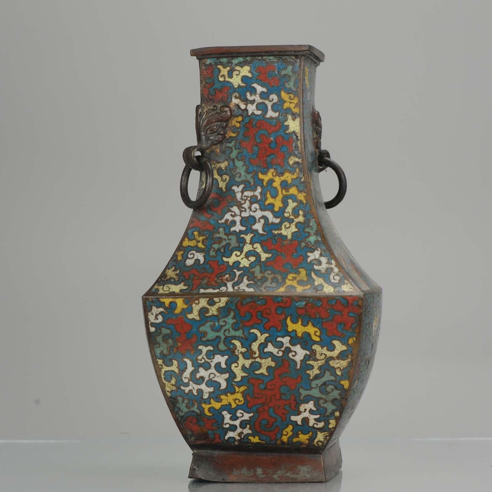 Antique Japanese Enamel Bronze Vase Archaic Vessel Japan, Edo or Meiji Period In Excellent Condition For Sale In Amsterdam, Noord Holland