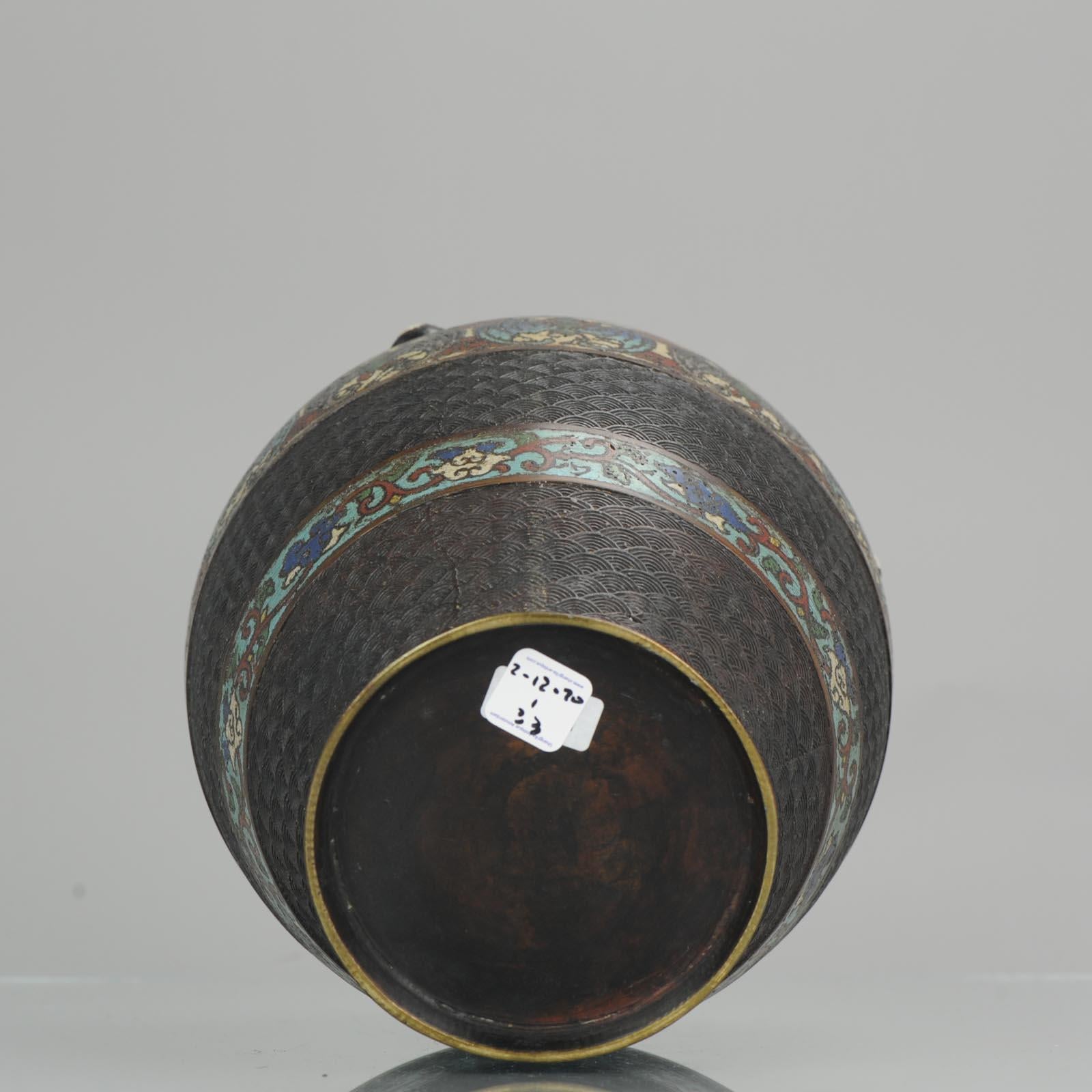 Vase japonais ancien en bronze émaillé , Japon , Edo ou Meiji en vente 4