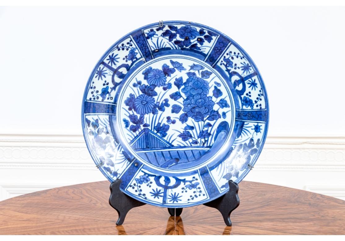 XIXe siècle Ancien chargeur japonais d'exportation bleu et blanc Kraak Arita en vente