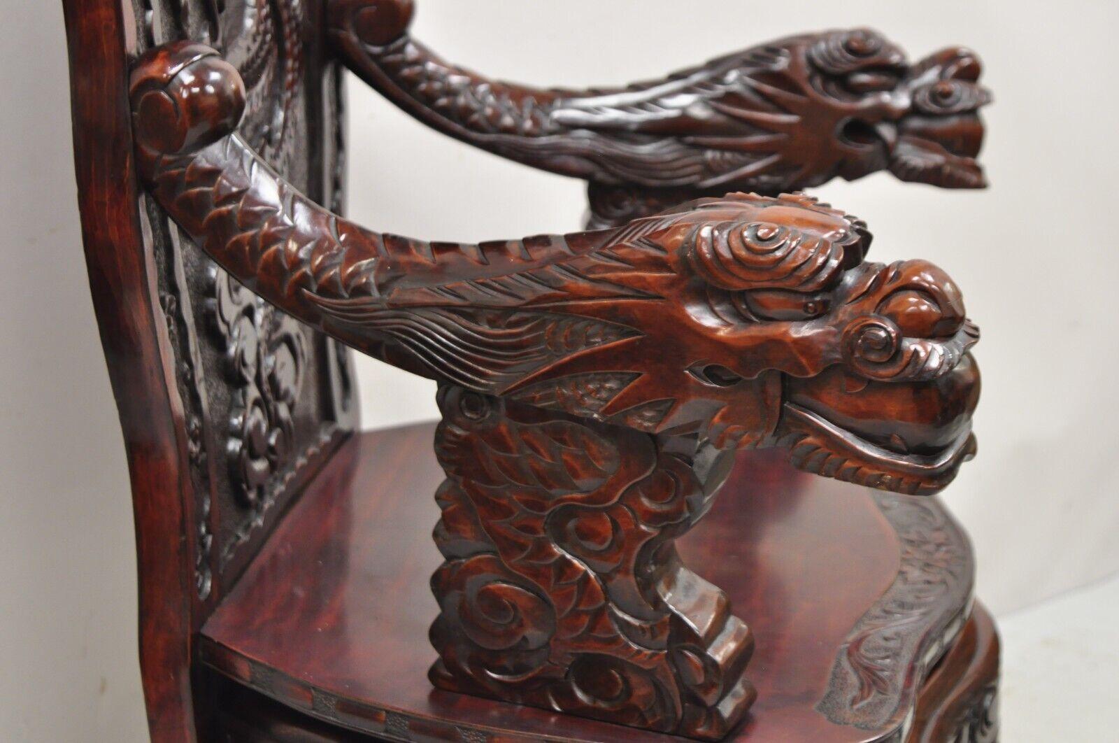 Fauteuil trône ancien d'exportation japonaise en bois dur sculpté avec chien Foo en vente 2