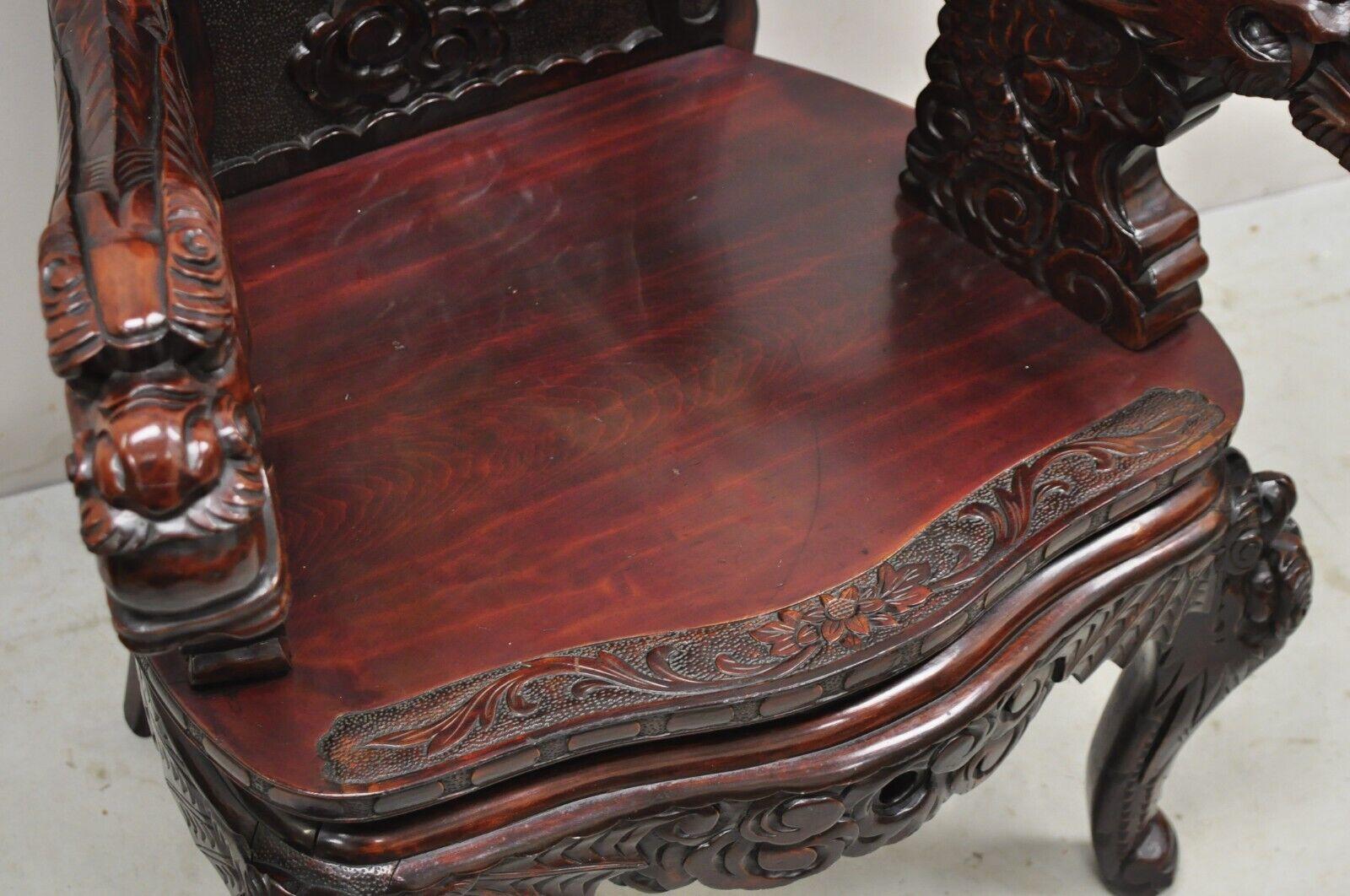 Antique Japanese Export Carved Hardwood Foo Dog Throne armchair In Good Condition For Sale In Philadelphia, PA