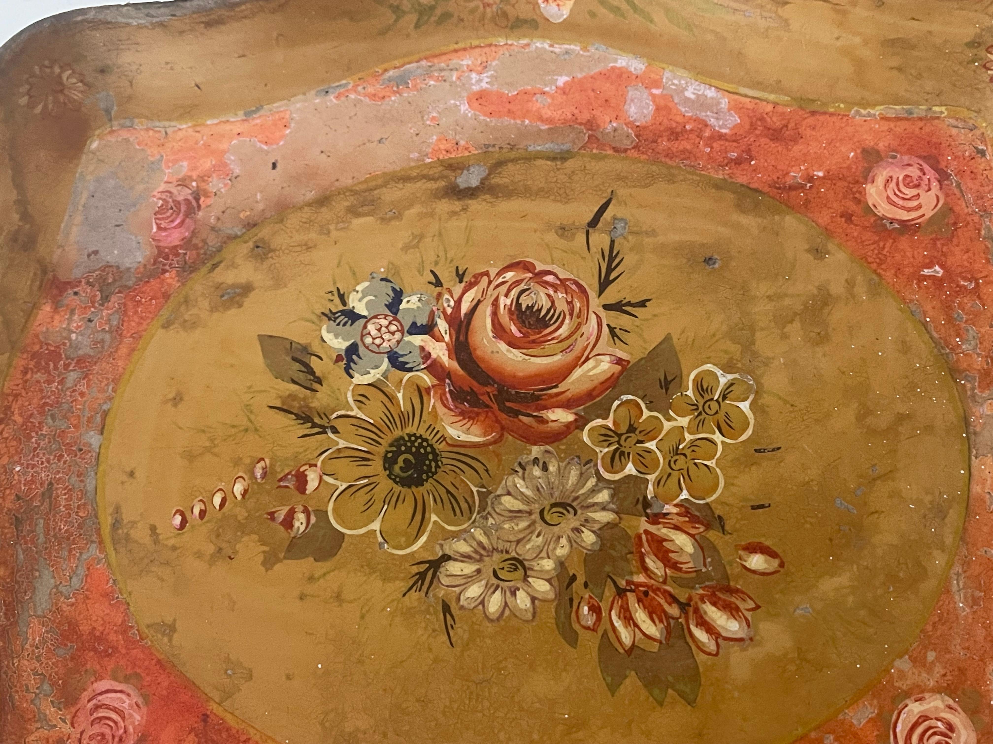 Giapponese Antico vassoio giapponese in legno con fiori in vendita