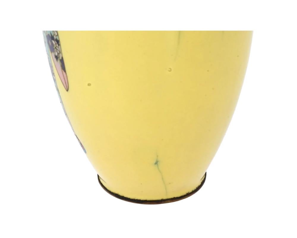 Antique Japanese Geisha Yellow Cloisonne Enamel Vase For Sale 2