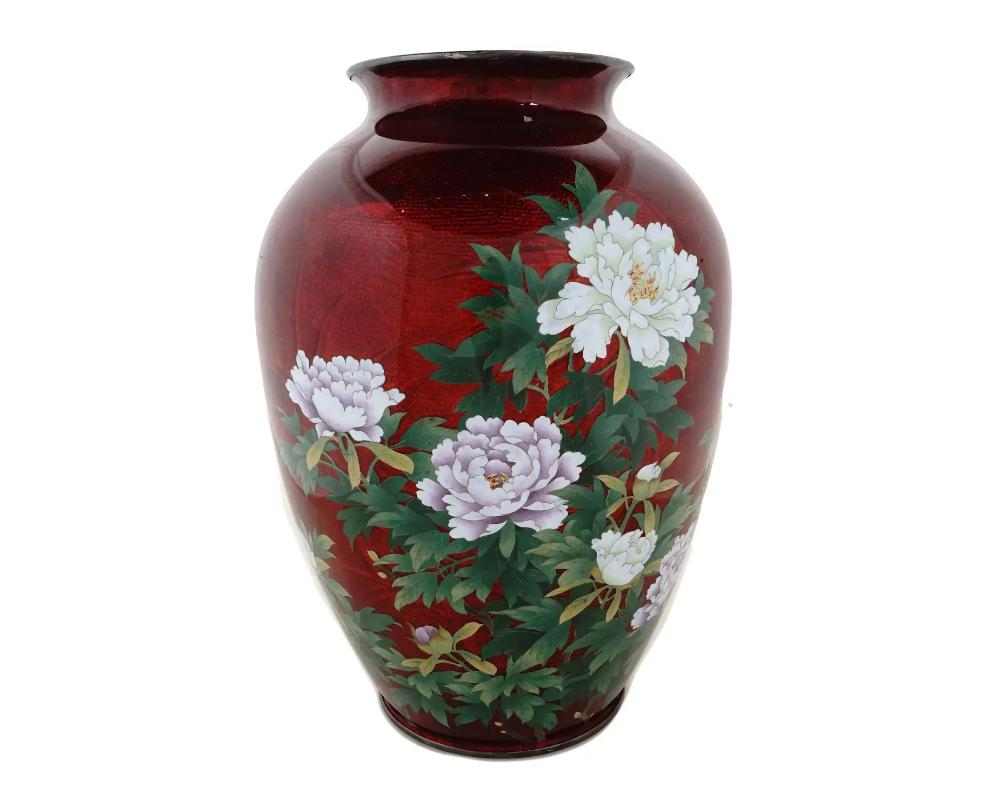 An antique late 19th-century Japanese Ginbari cloisonne enamel vase. Meiji period, 1868-1912. A large oxblood vase with a palm leaf underglaze design and white enamel peonies. Ginbari is a Japanese cloisonne technique when clear enamel is laid over