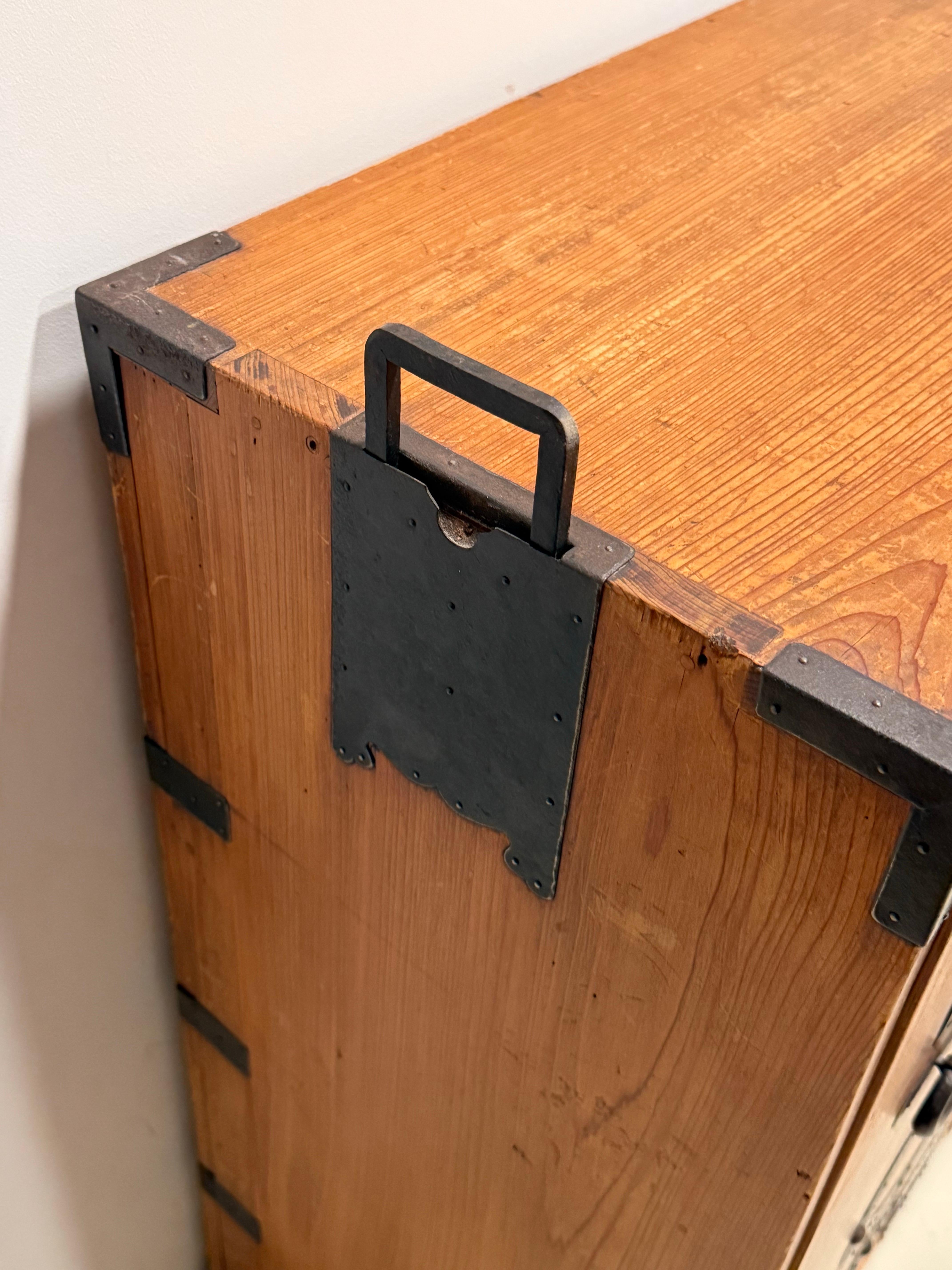 Ancien coffre de colporteur japonais Gyosho Bako en vente 5
