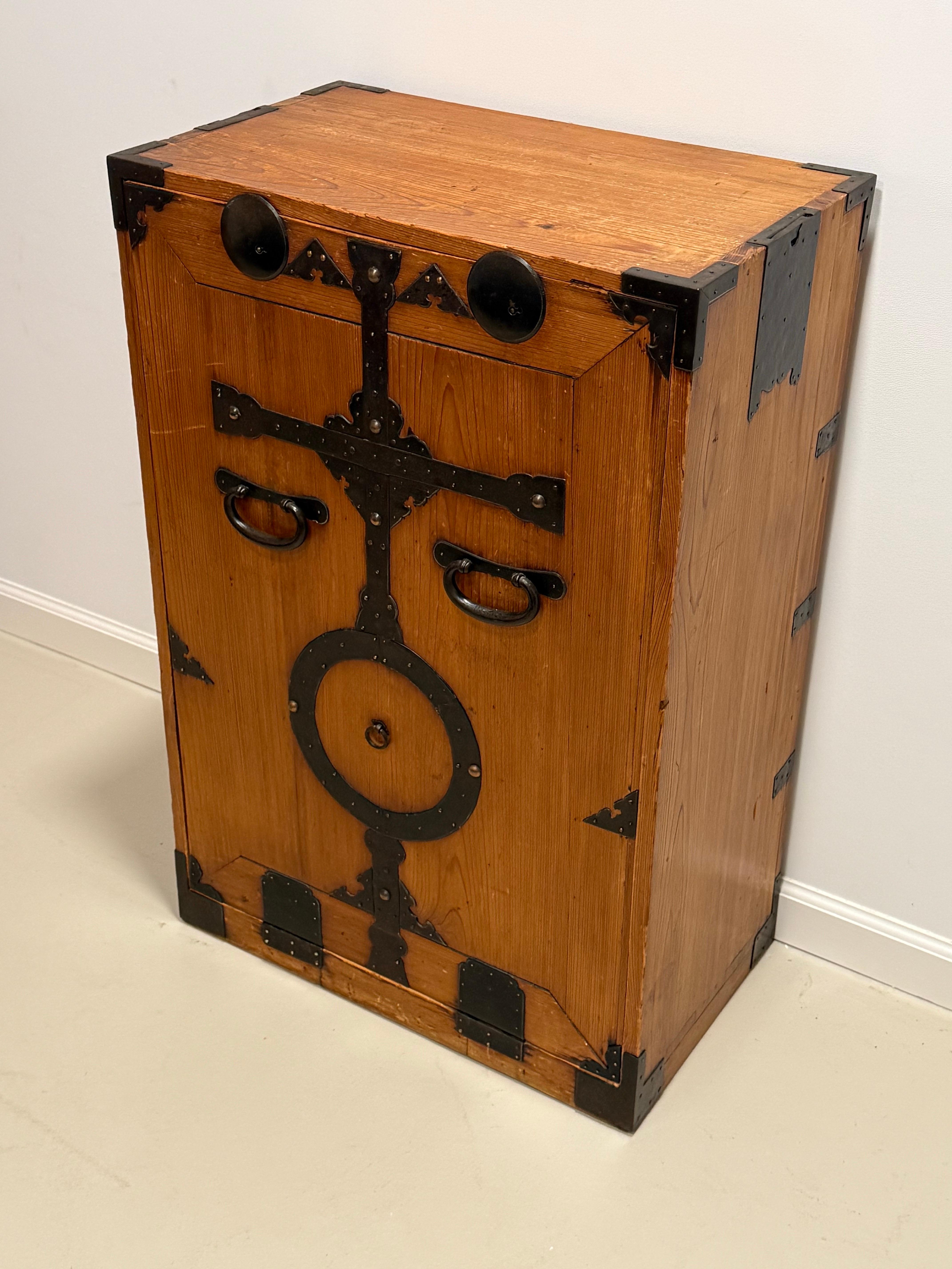 Ancien coffre de colporteur japonais Gyosho Bako Bon état - En vente à Oakland, CA