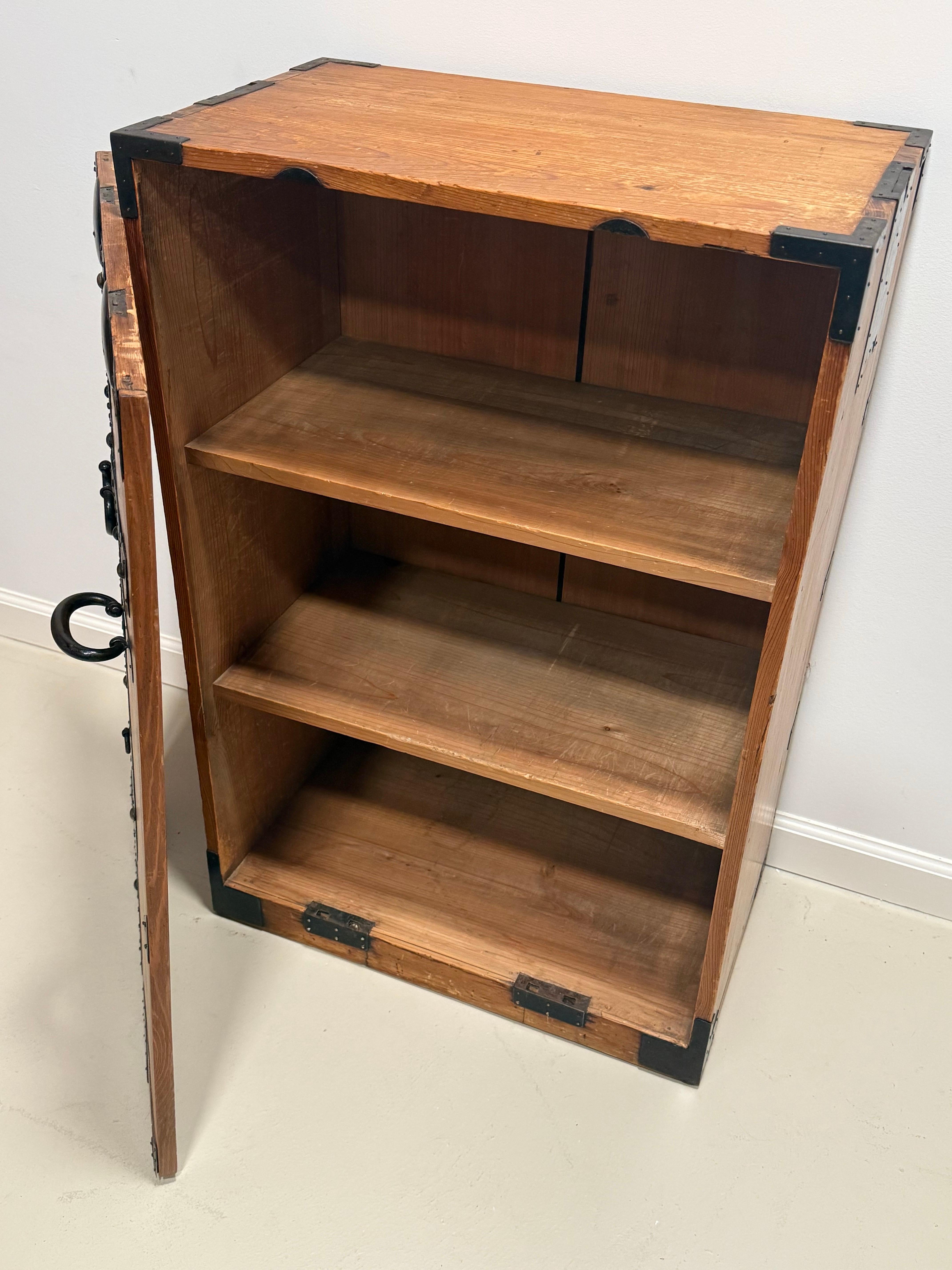 20ième siècle Ancien coffre de colporteur japonais Gyosho Bako en vente