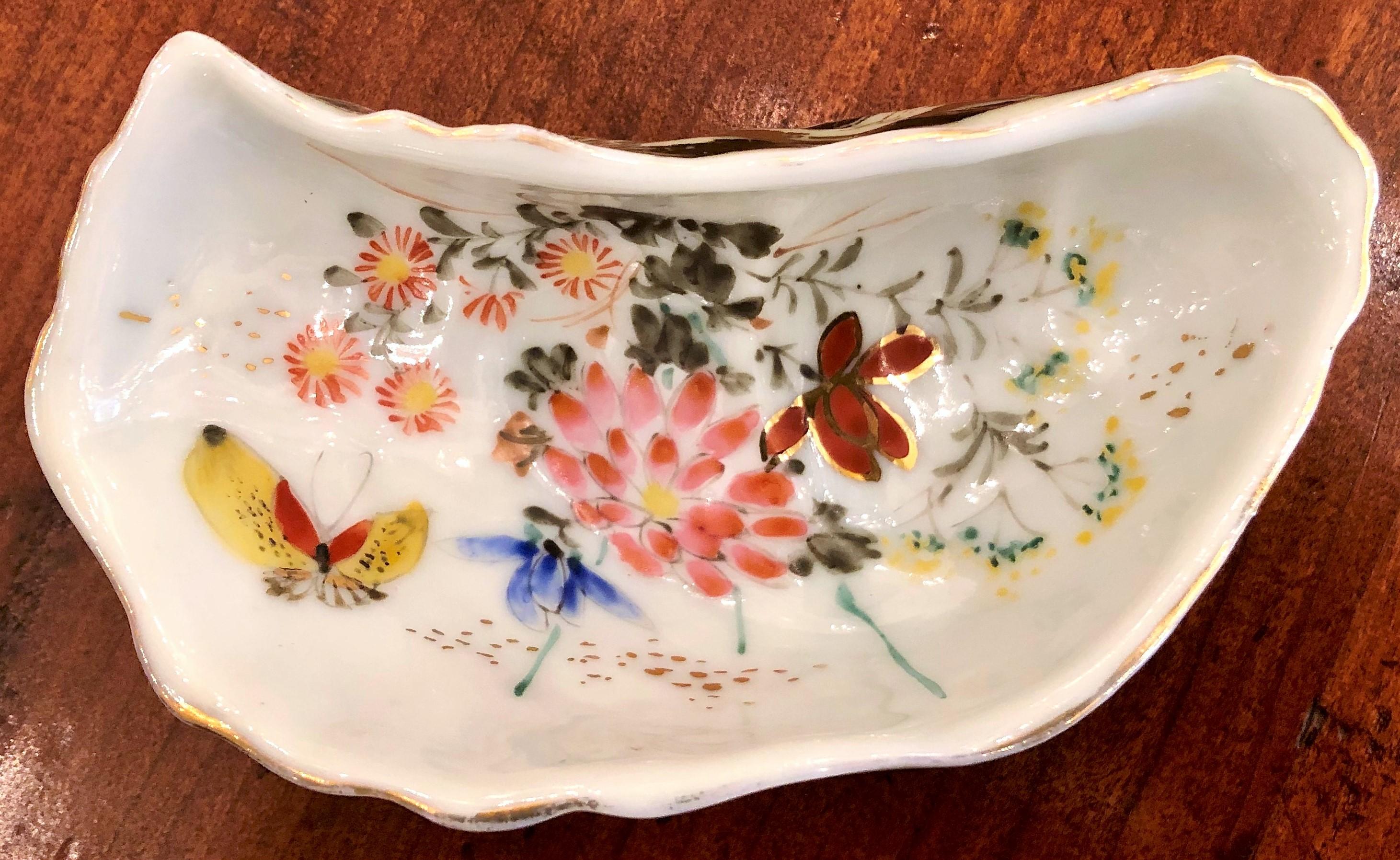 Antique Japanese Hand Painted Kutani Porcelain Oyster Shooter, circa 1890 In Excellent Condition In New Orleans, LA