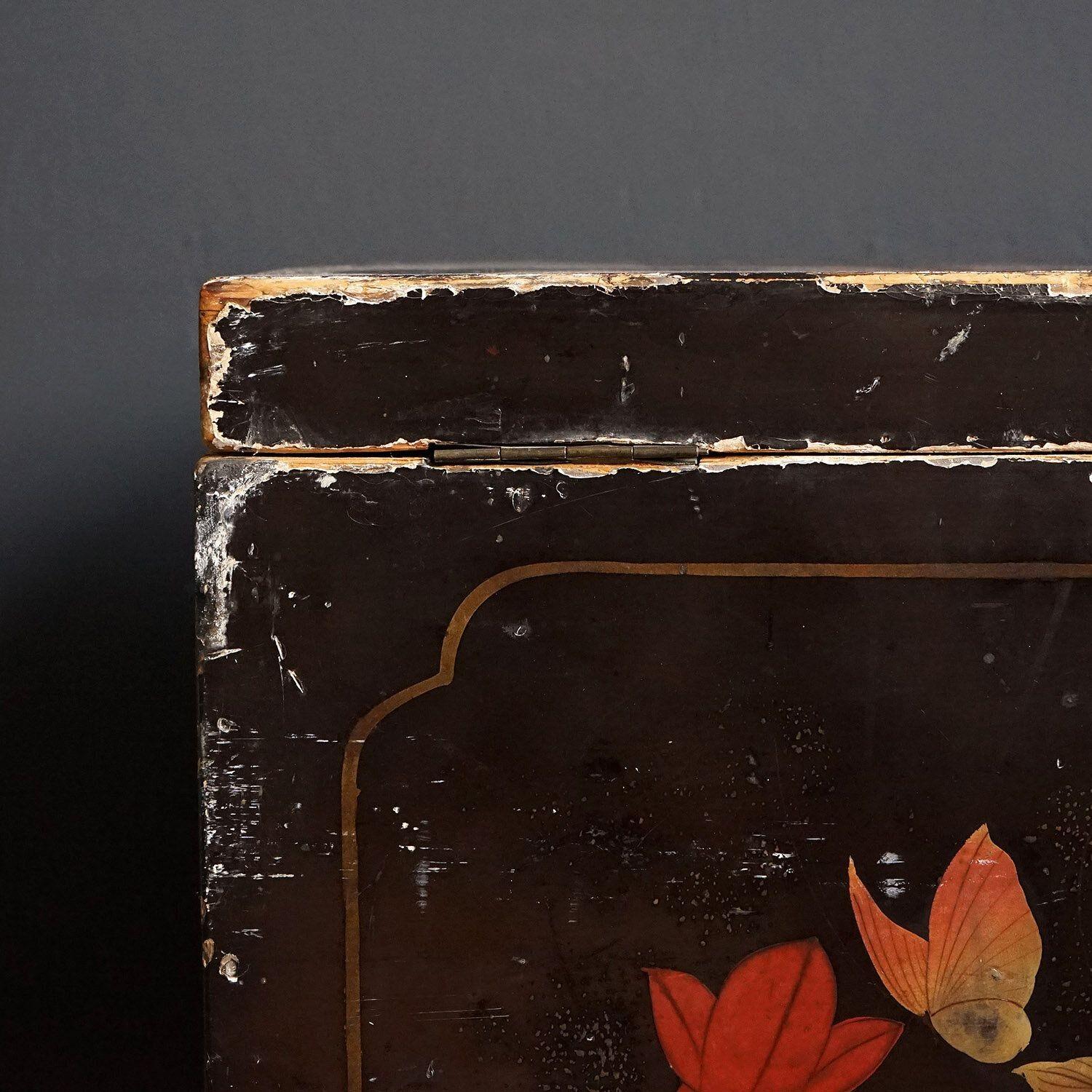 Antique Japanese Hand Painted Lacquered Box, Early 20th Century 6