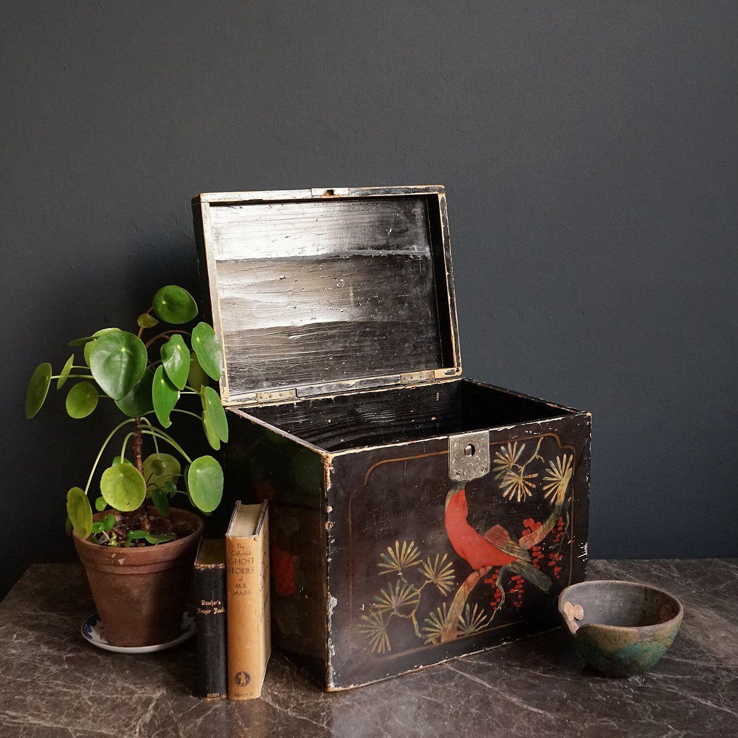 Antique Japanese Hand Painted Lacquered Box, Early 20th Century 2