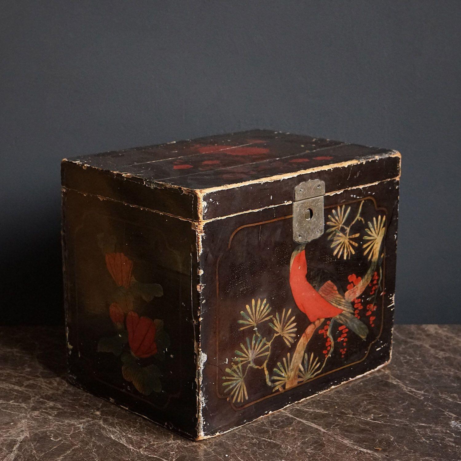 Antique Japanese Hand Painted Lacquered Box, Early 20th Century 4