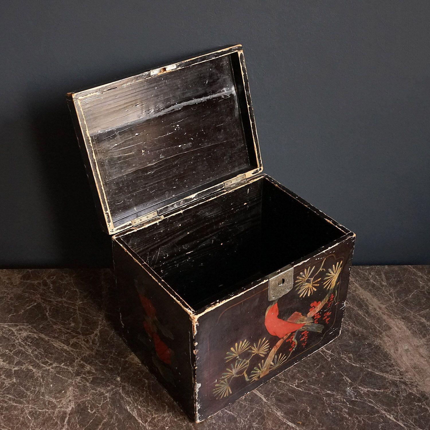 Antique Japanese Hand Painted Lacquered Box, Early 20th Century 5