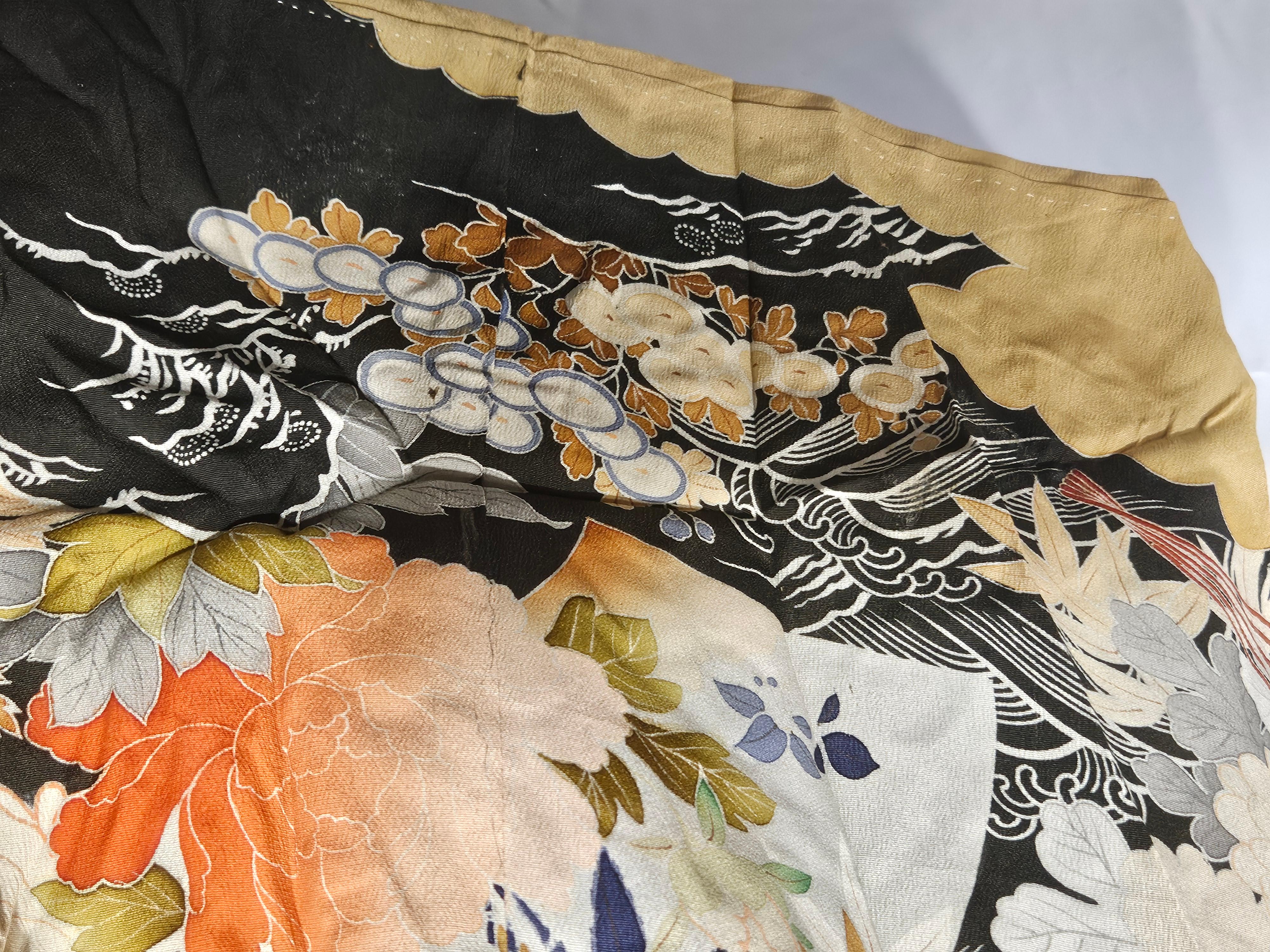 Antiker japanischer handgefertigter Kimono aus schwarzer Seide aus der Meiji-Periode im Zustand „Gut“ im Angebot in Norton, MA