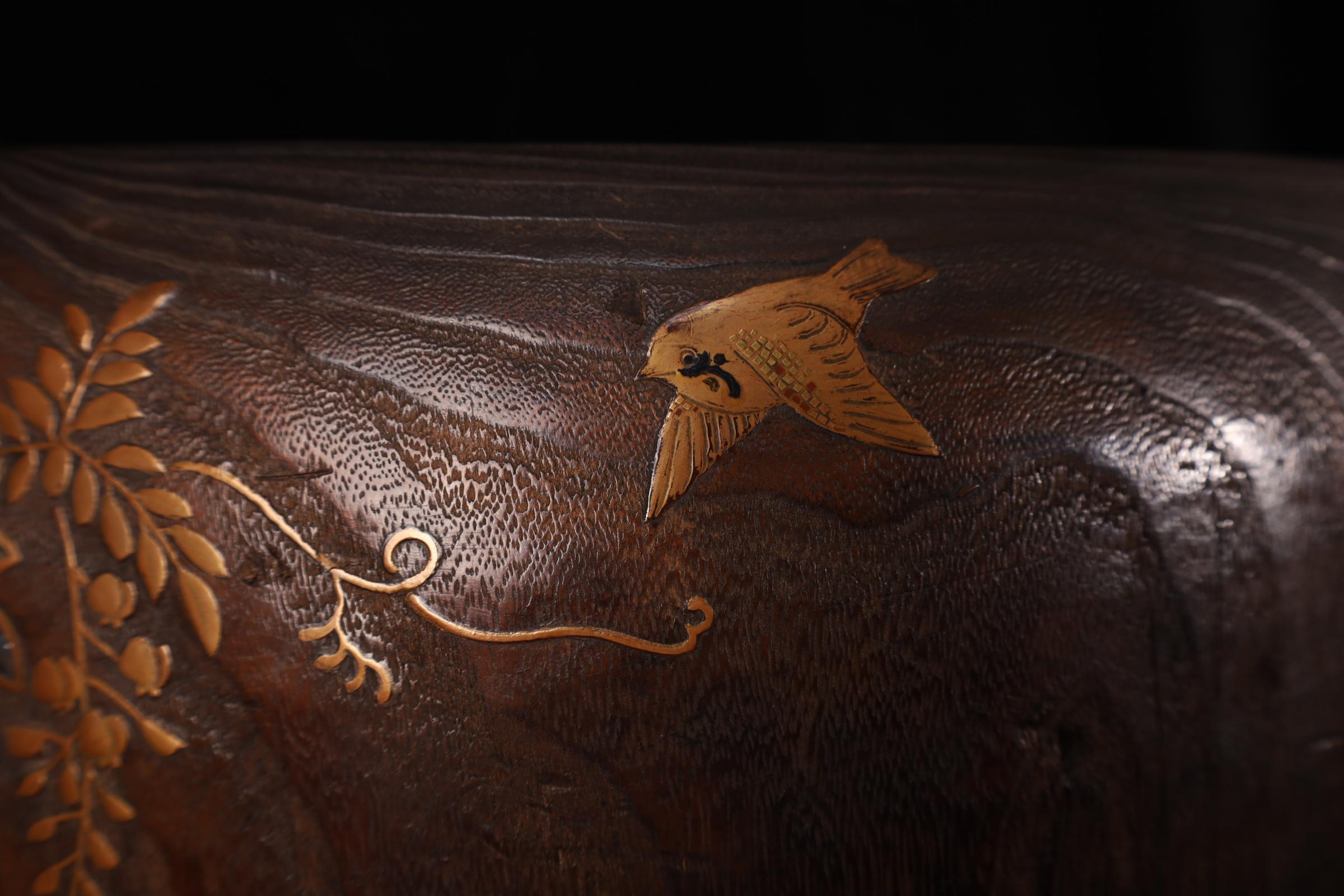 Hibachi japonais ancien en Wood Wood Paulownia avec Makie or et Raden Floral Des en vente 7