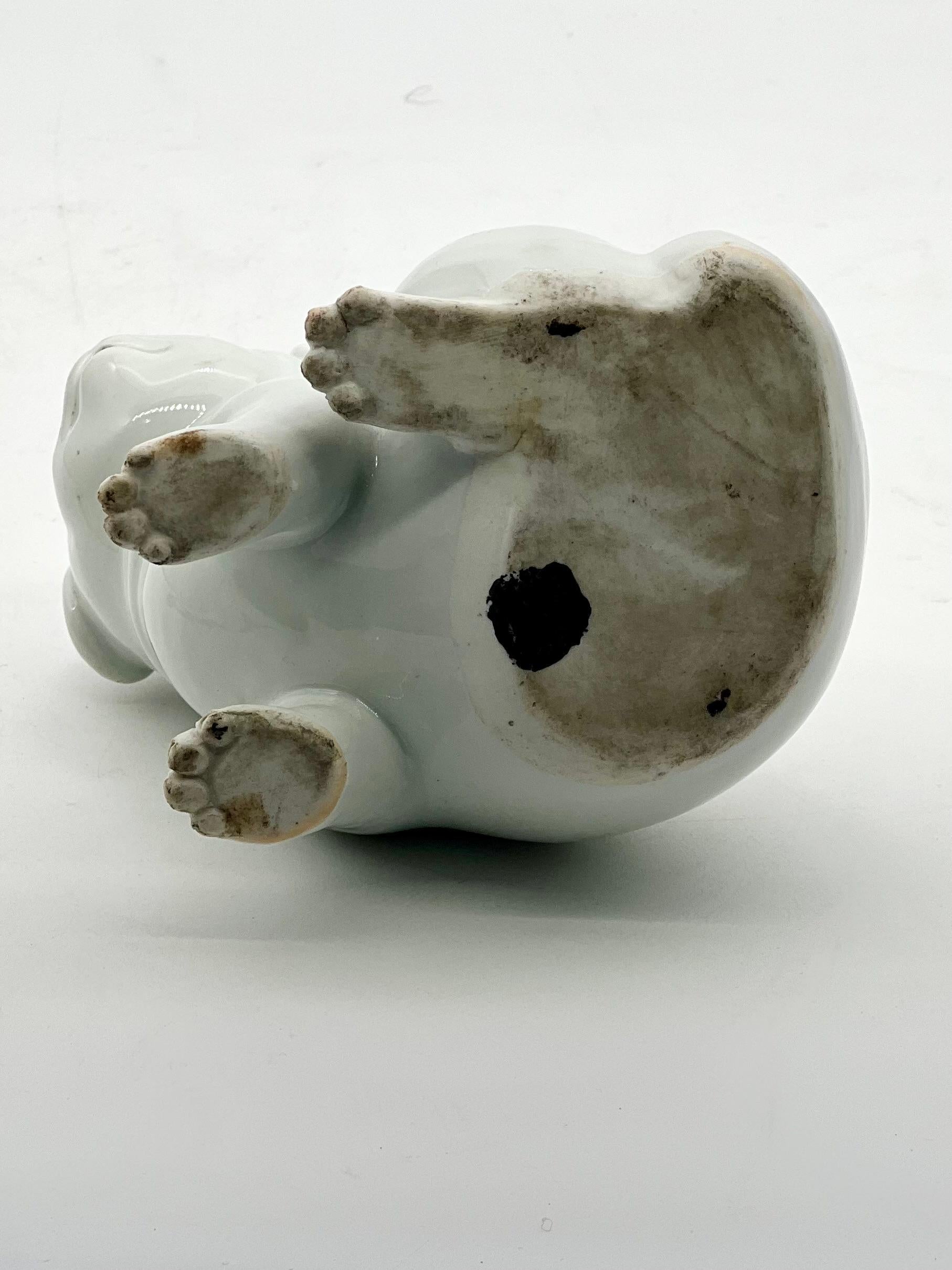 Antique Japanese Hirado Porcelain Water Dropper/ Okimono in the Form of a Puppy. For Sale 6