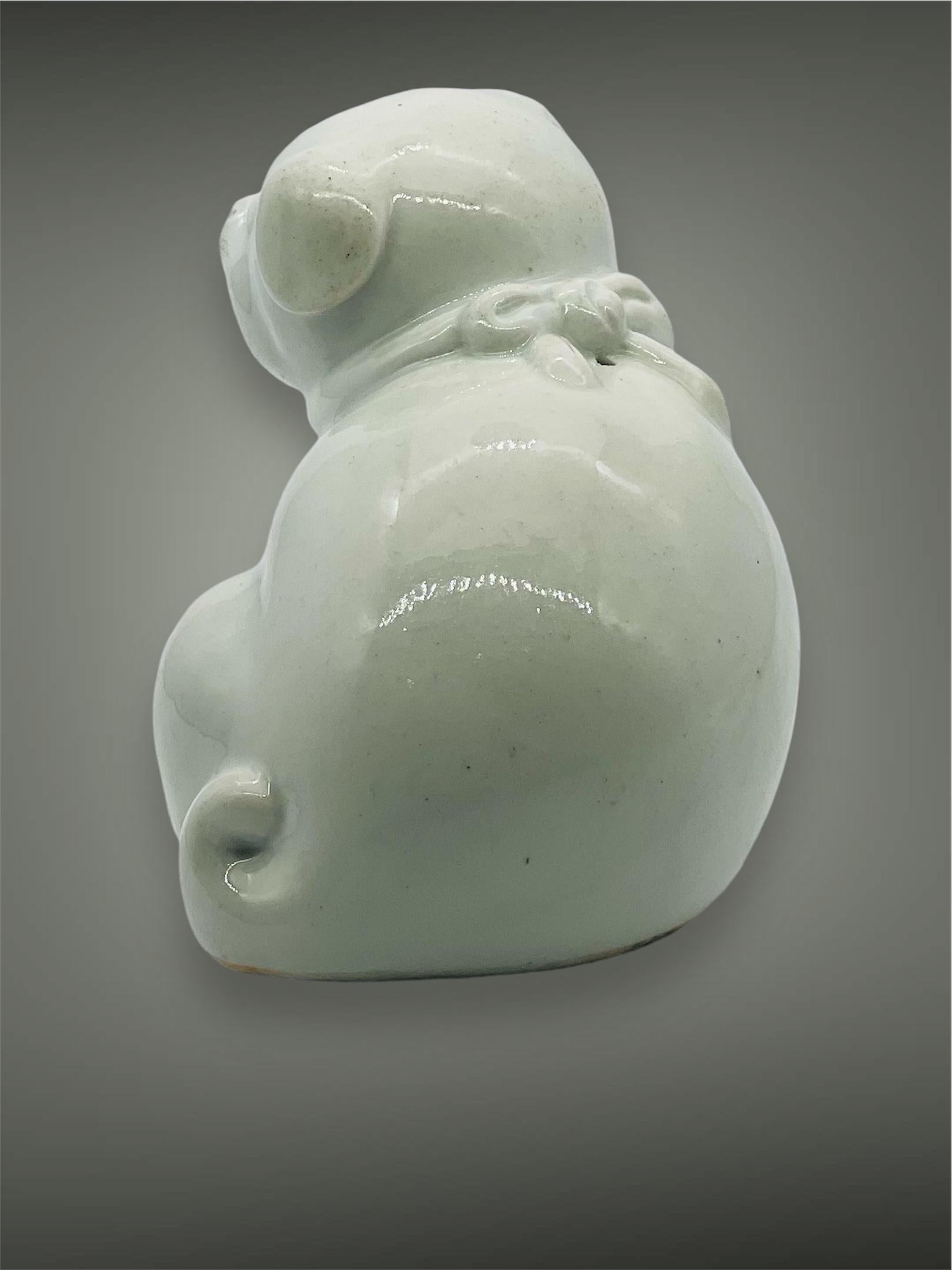Antique Japanese Hirado Porcelain Water Dropper/ Okimono in the Form of a Puppy. In Good Condition For Sale In London, GB