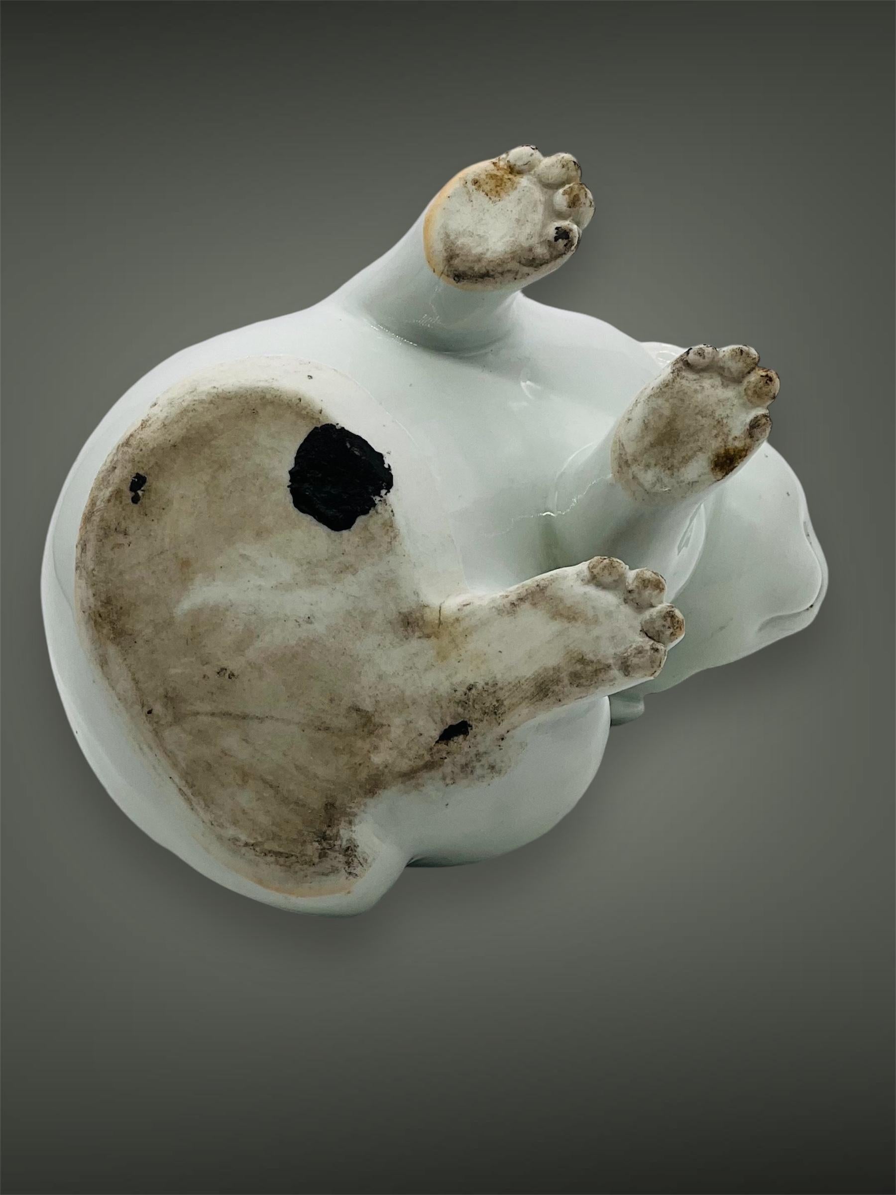 Antique Japanese Hirado Porcelain Water Dropper/ Okimono in the Form of a Puppy. For Sale 3