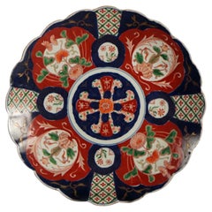 Antique Chargeur japonais Imari avec  Flowers de jardin C1920