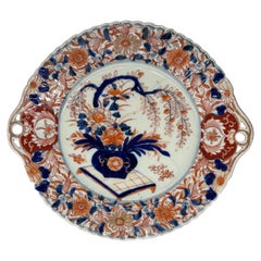 Ancien plat japonais à poignée percée décoré d'Imari