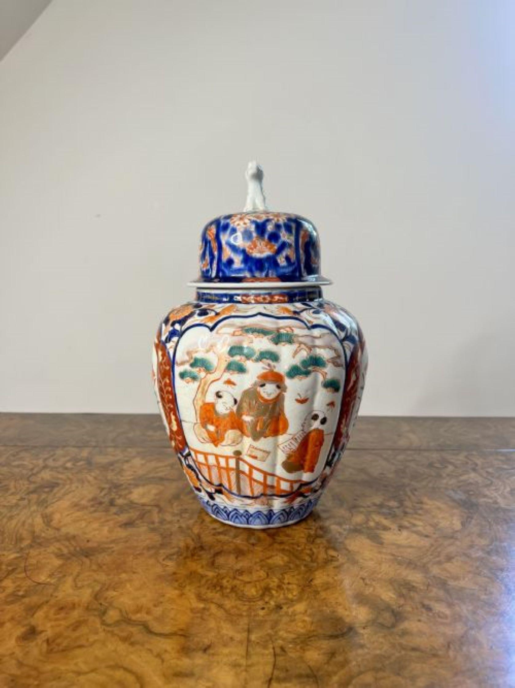Antique Japanese imari lidded vase  In Good Condition In Ipswich, GB