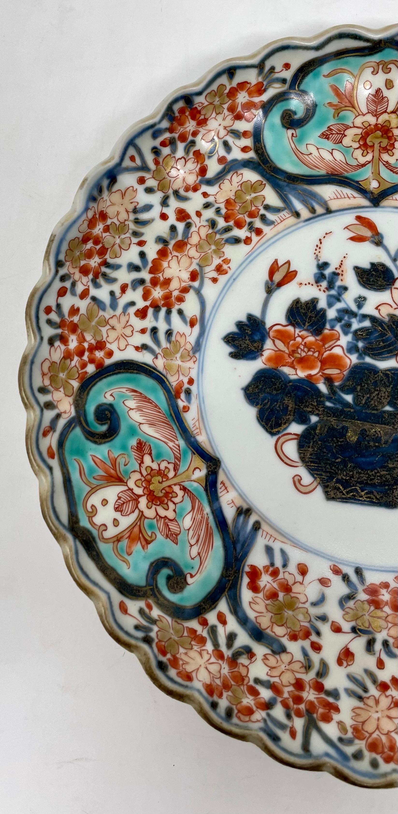 Antique plat festonné en porcelaine japonaise Imari du 19e siècle, vers 1880.
#1 sur 8.