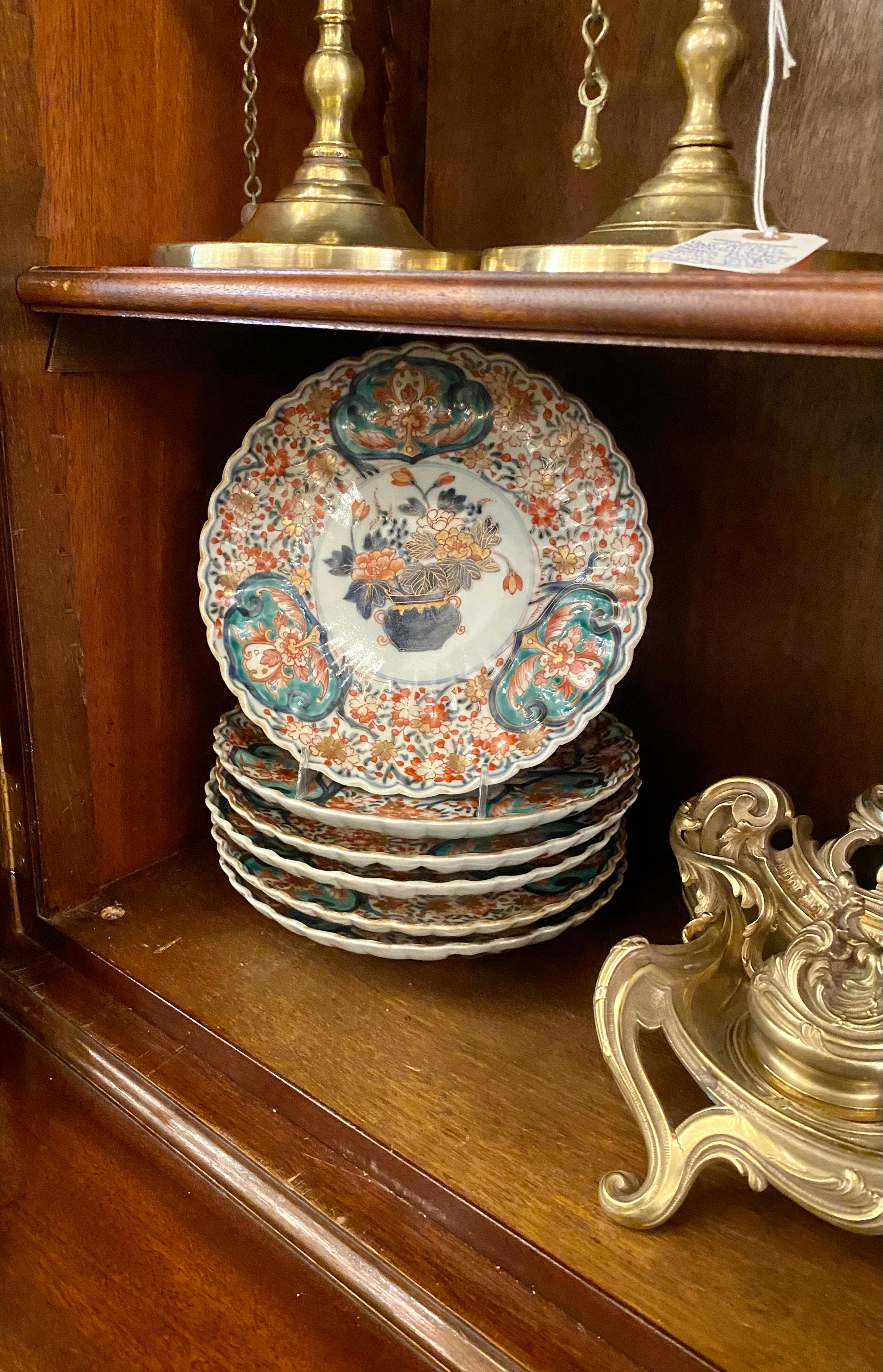 Porcelaine Antique plat festonn en porcelaine japonaise Imari du 19me sicle, vers 1880 en vente