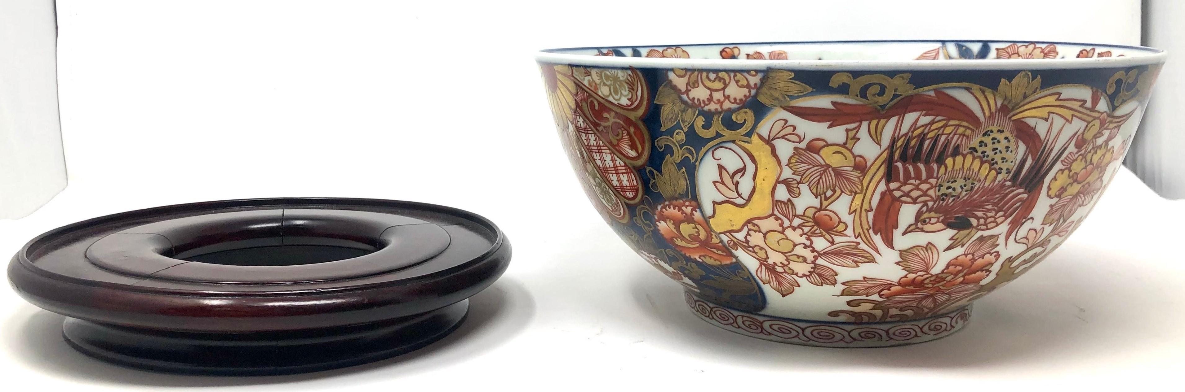 Antique Japanese Imari porcelain bowl on stand, Circa 1900.