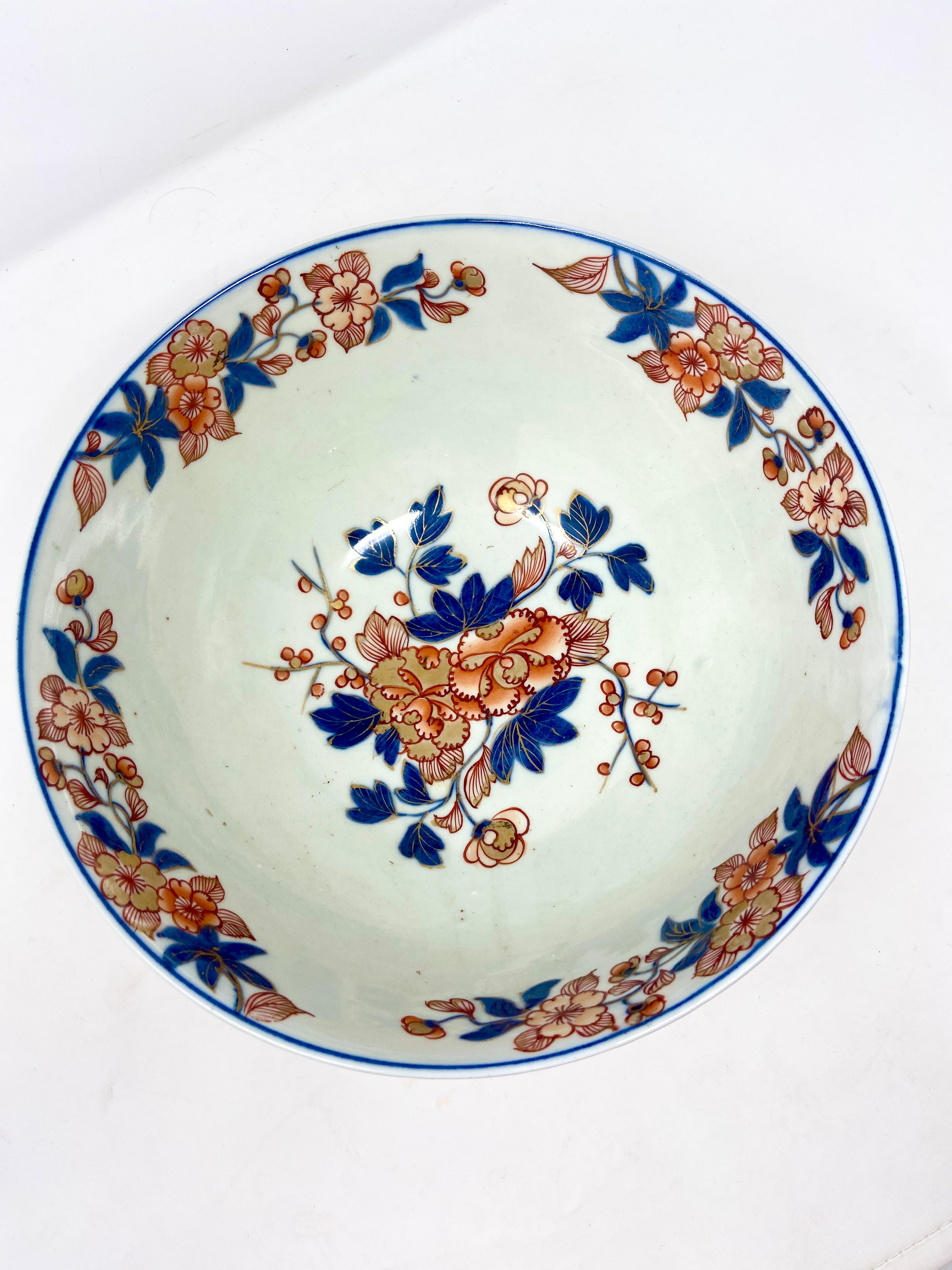 Antique Japanese Imari Porcelain Bowl on Teakwood Stand, Circa 1900 In Good Condition In New Orleans, LA