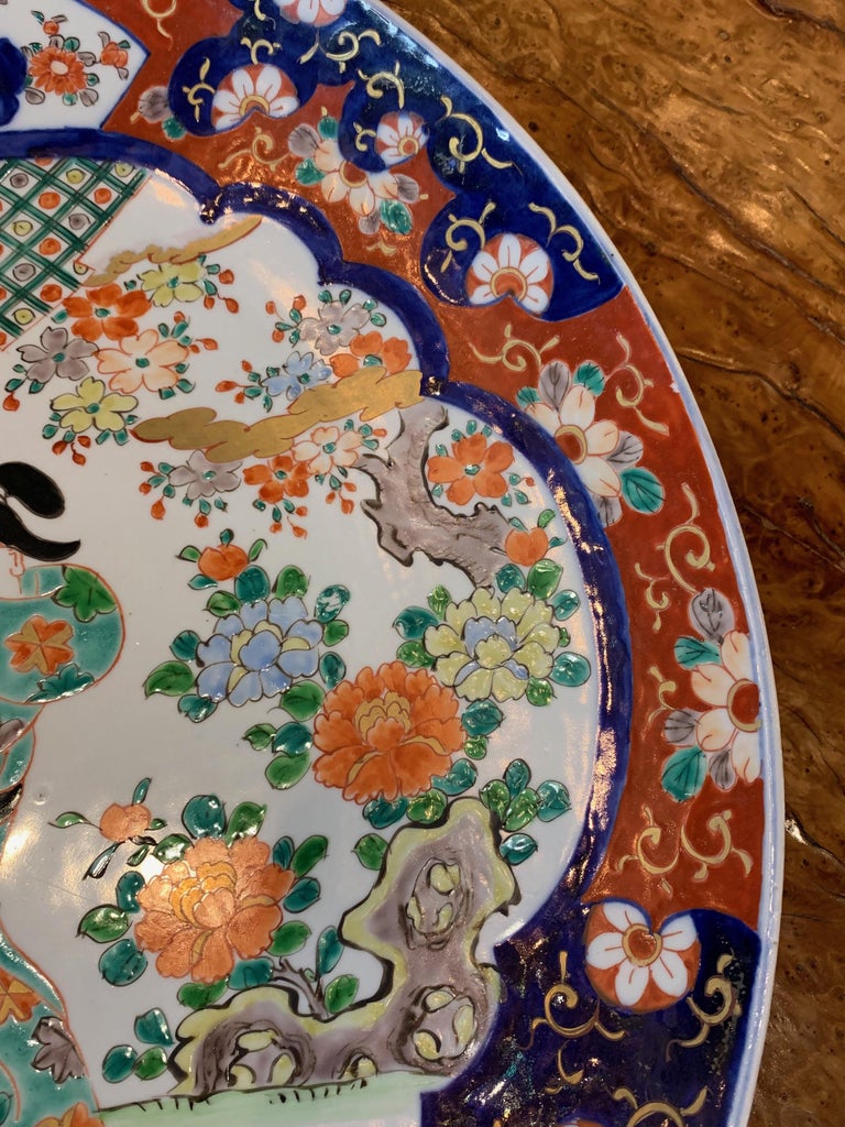 Antique Japanese Imari Porcelain Charger In Good Condition For Sale In Dallas, TX