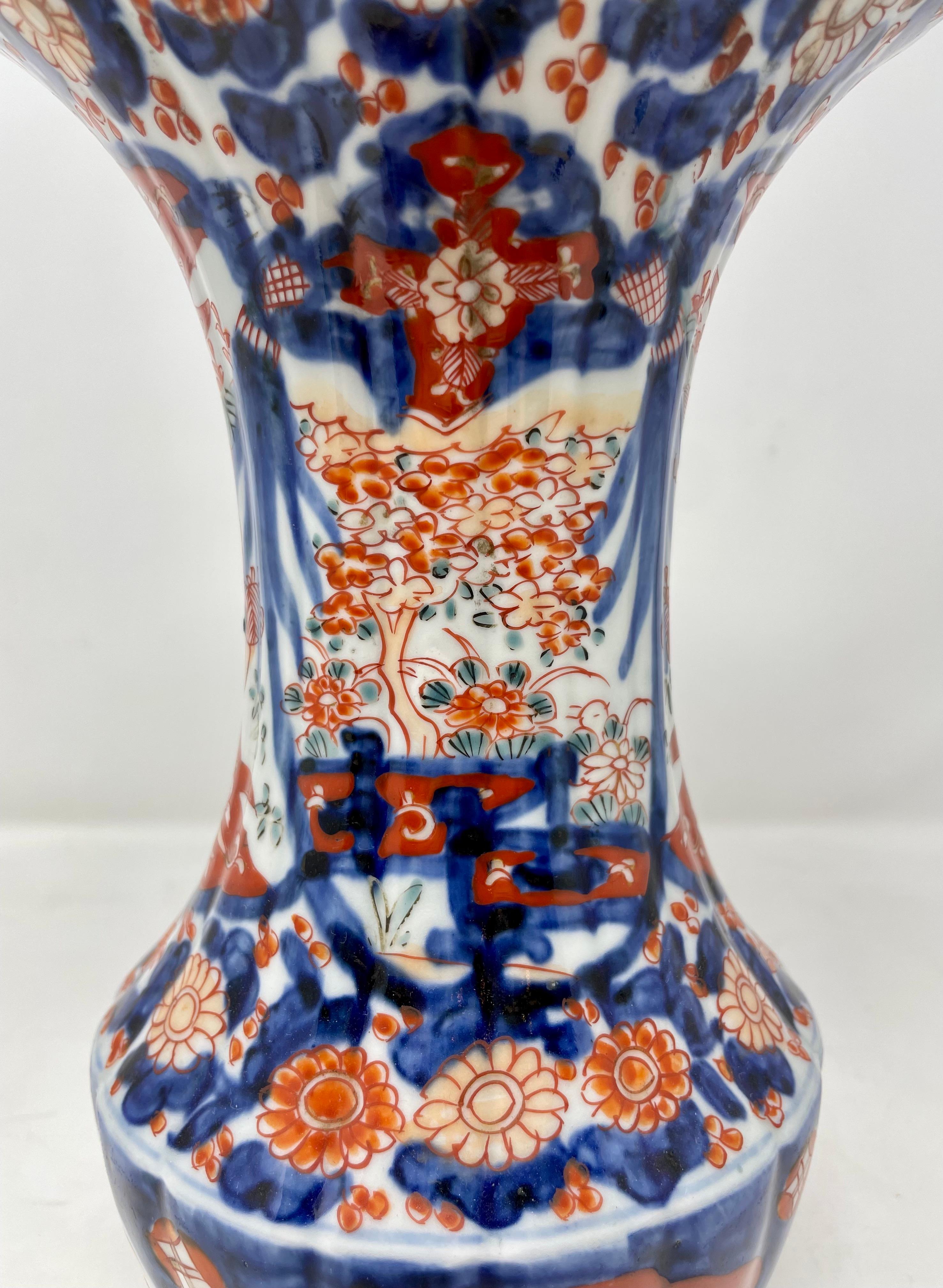 Antique Japanese Imari Porcelain Fluted Vase, Circa 1890-1910 In Good Condition In New Orleans, LA