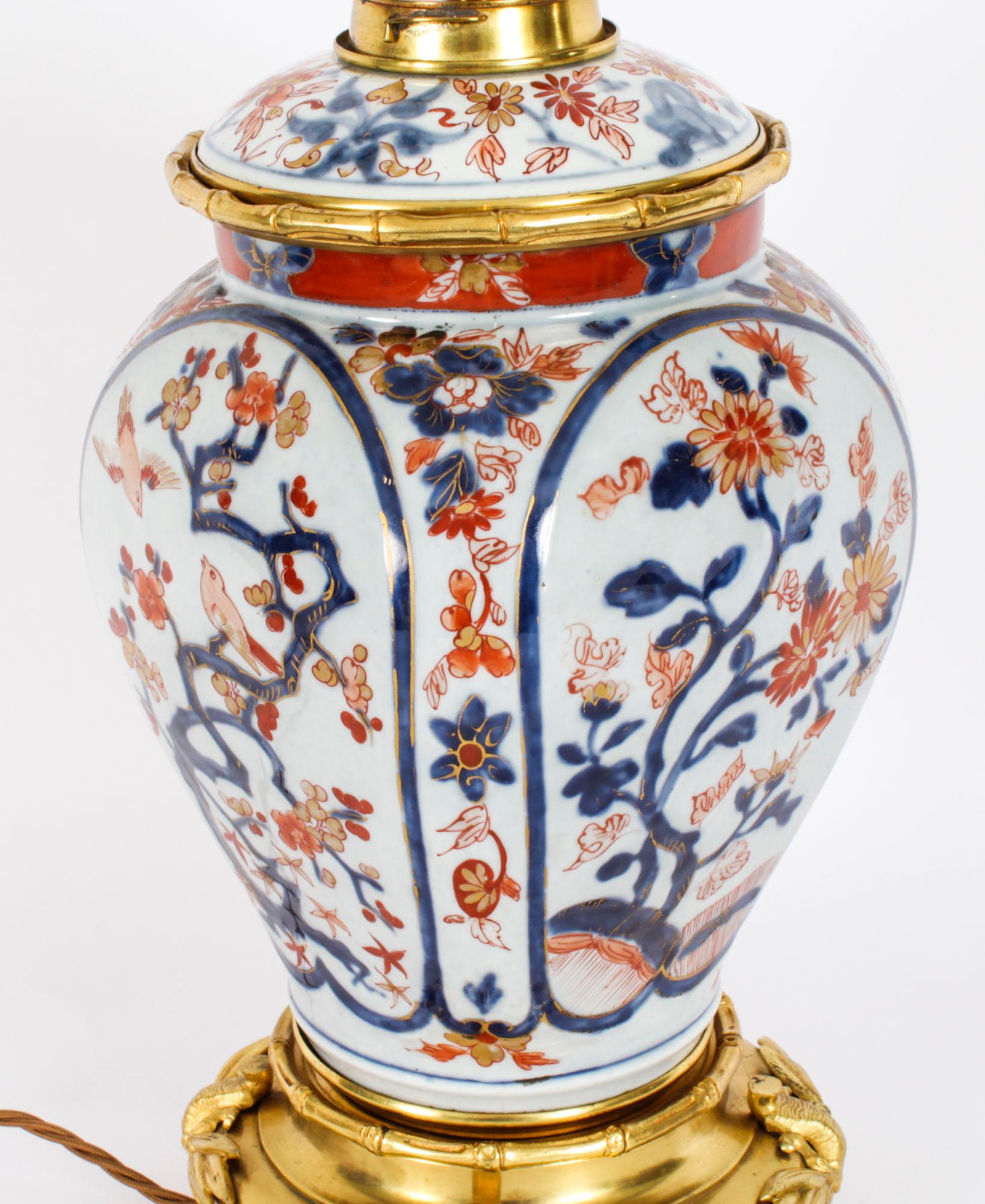 Milieu du XIXe siècle Ancienne lampe de table en porcelaine Imari C. 1840 19ème siècle en vente