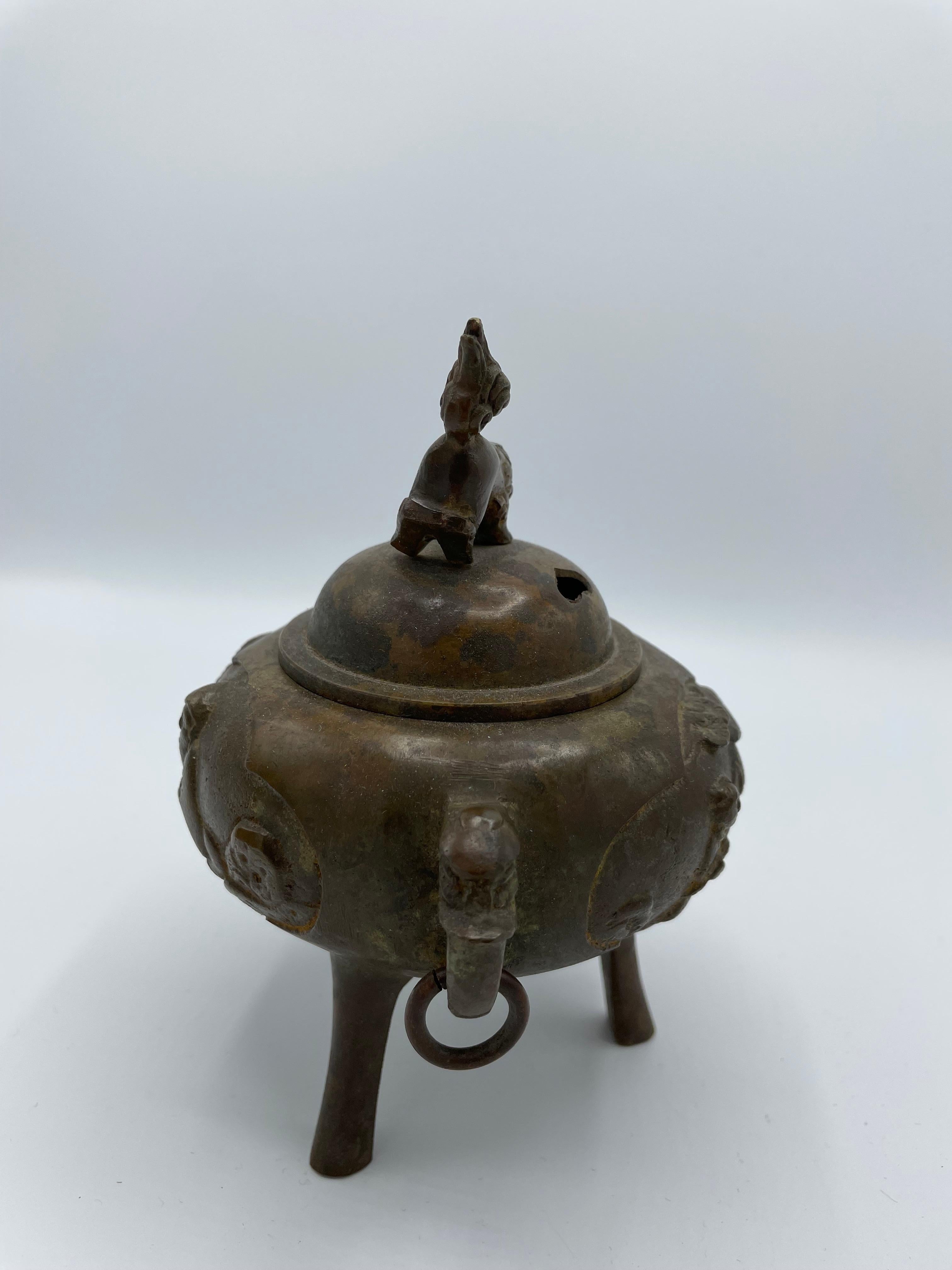 Brûleur d'encens japonais ancien en fer avec l'ère Taisho des années 1920 en vente 3
