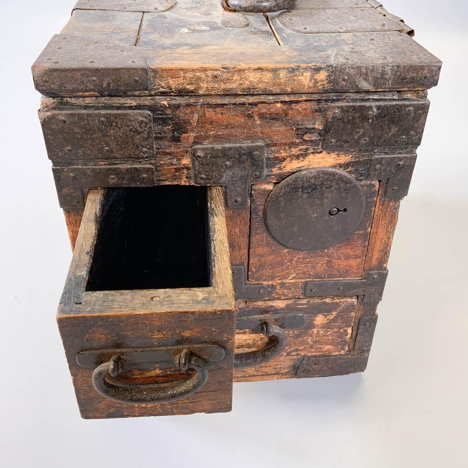 Antique Japanese Iron and Wood Tansu Suzuribako Box For Sale 1