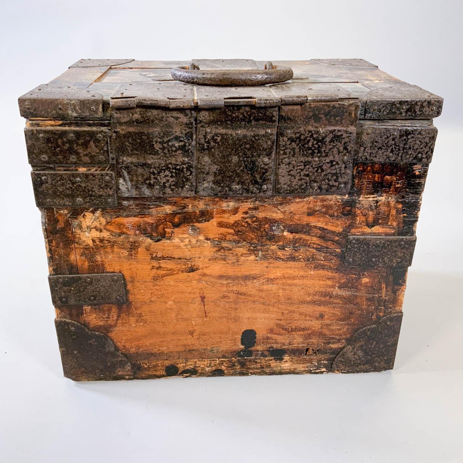 Antique Japanese Iron and Wood Tansu Suzuribako Box For Sale 3