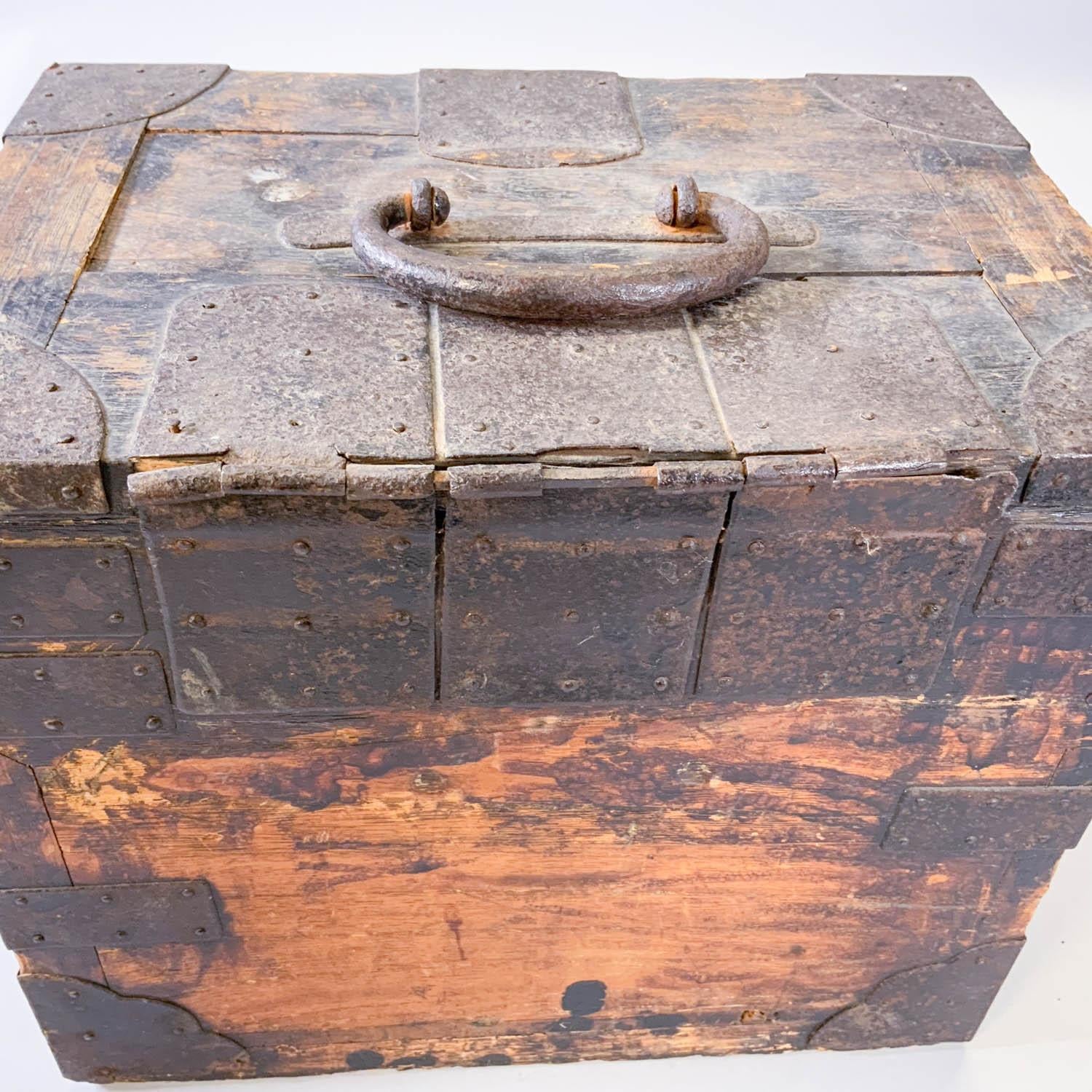 Antique Japanese Iron and Wood Tansu Suzuribako Box For Sale 4