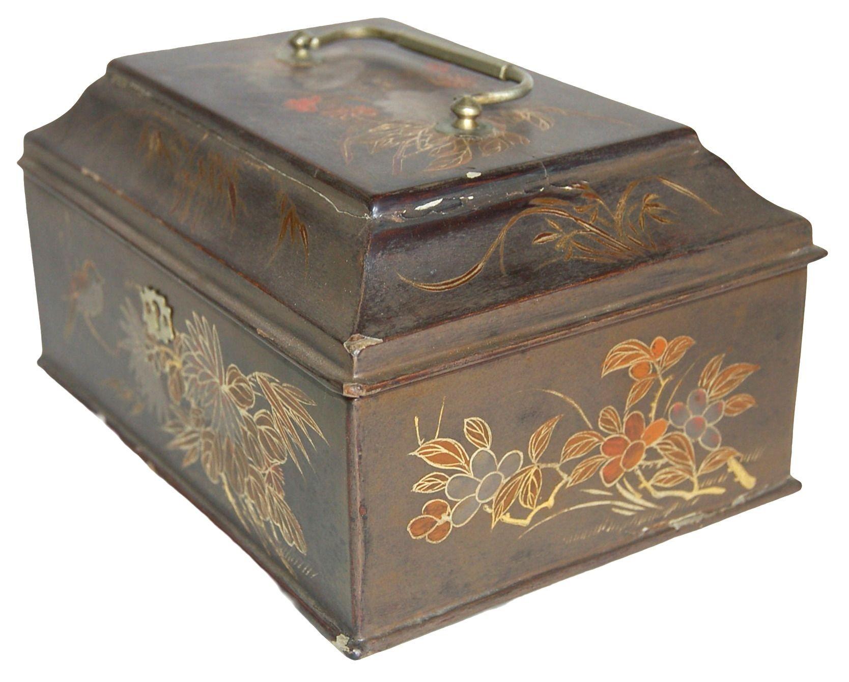 Joyero Japonés Antiguo Interior Lacado Y Llave Esqueleto en Excelente estado para la venta en Van Nuys, CA