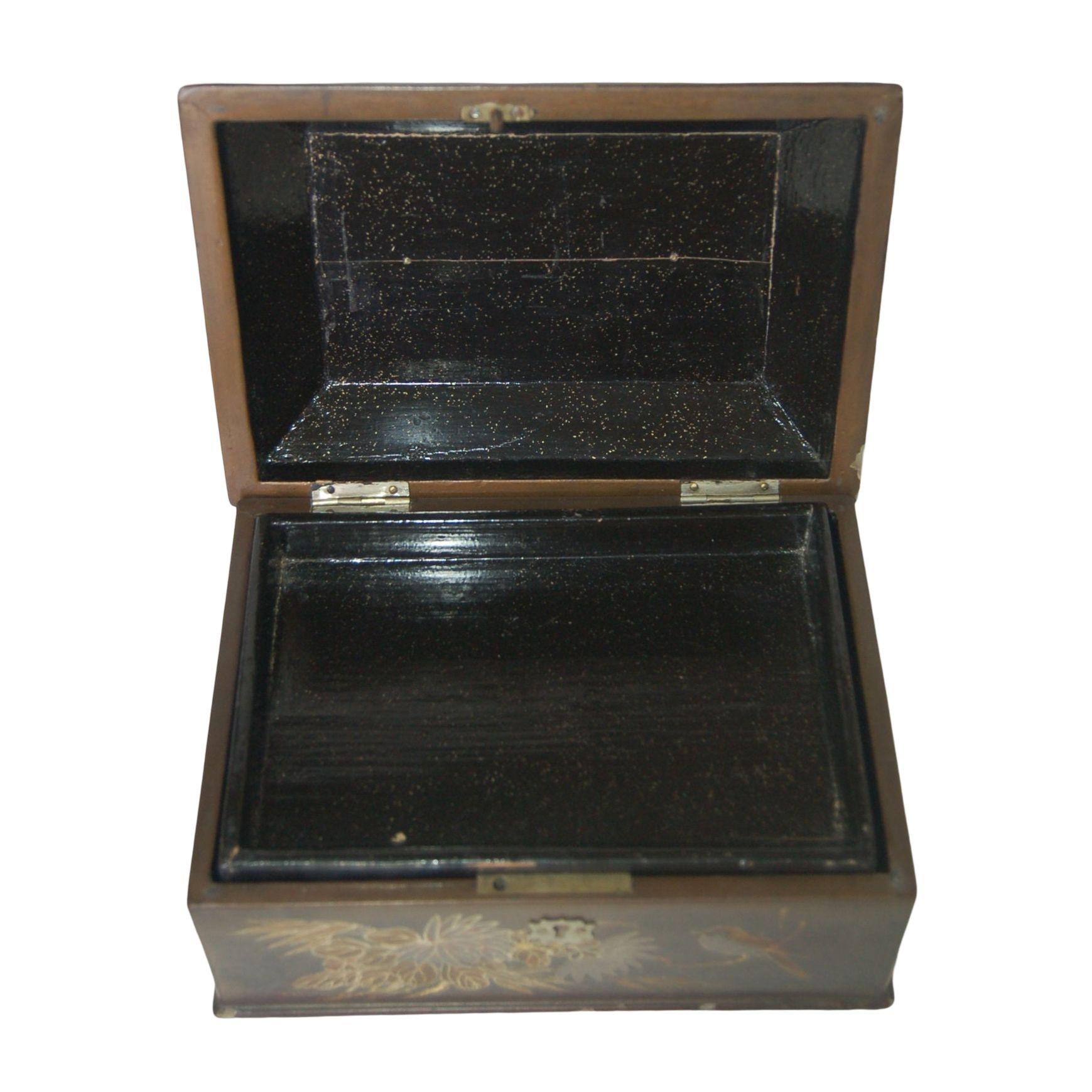 Joyero Japonés Antiguo Interior Lacado Y Llave Esqueleto Madera en venta