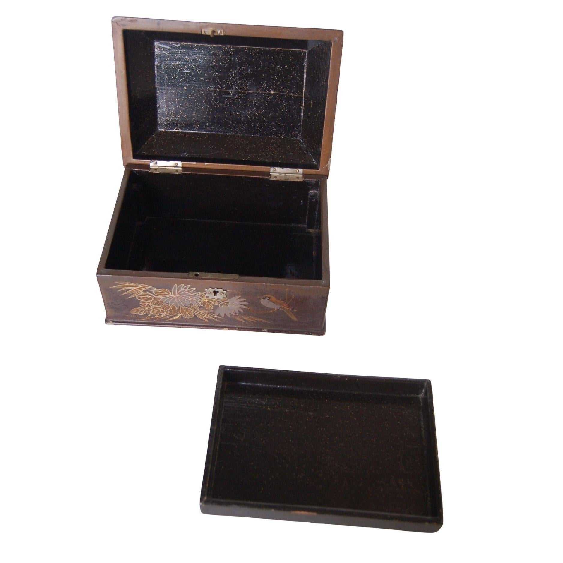 Joyero Japonés Antiguo Interior Lacado Y Llave Esqueleto en venta 1
