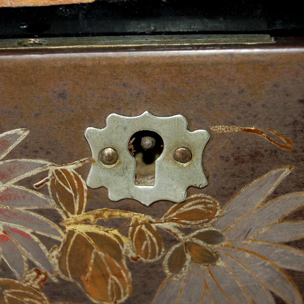 Joyero Japonés Antiguo Interior Lacado Y Llave Esqueleto en venta 2