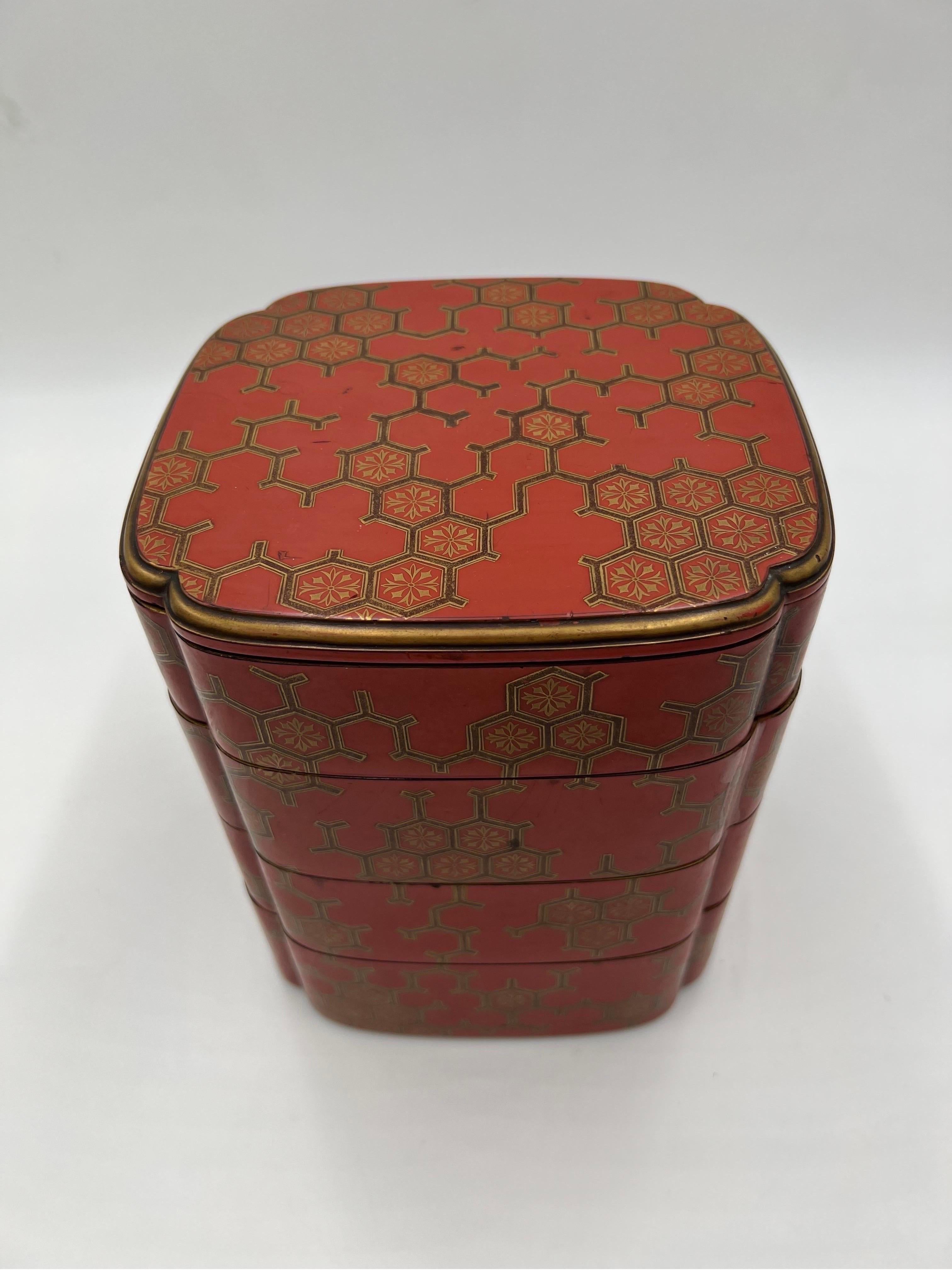 Antique Japanese Jubako 4-Tiered Bento Red Lacquerware Box In Good Condition For Sale In Atlanta, GA