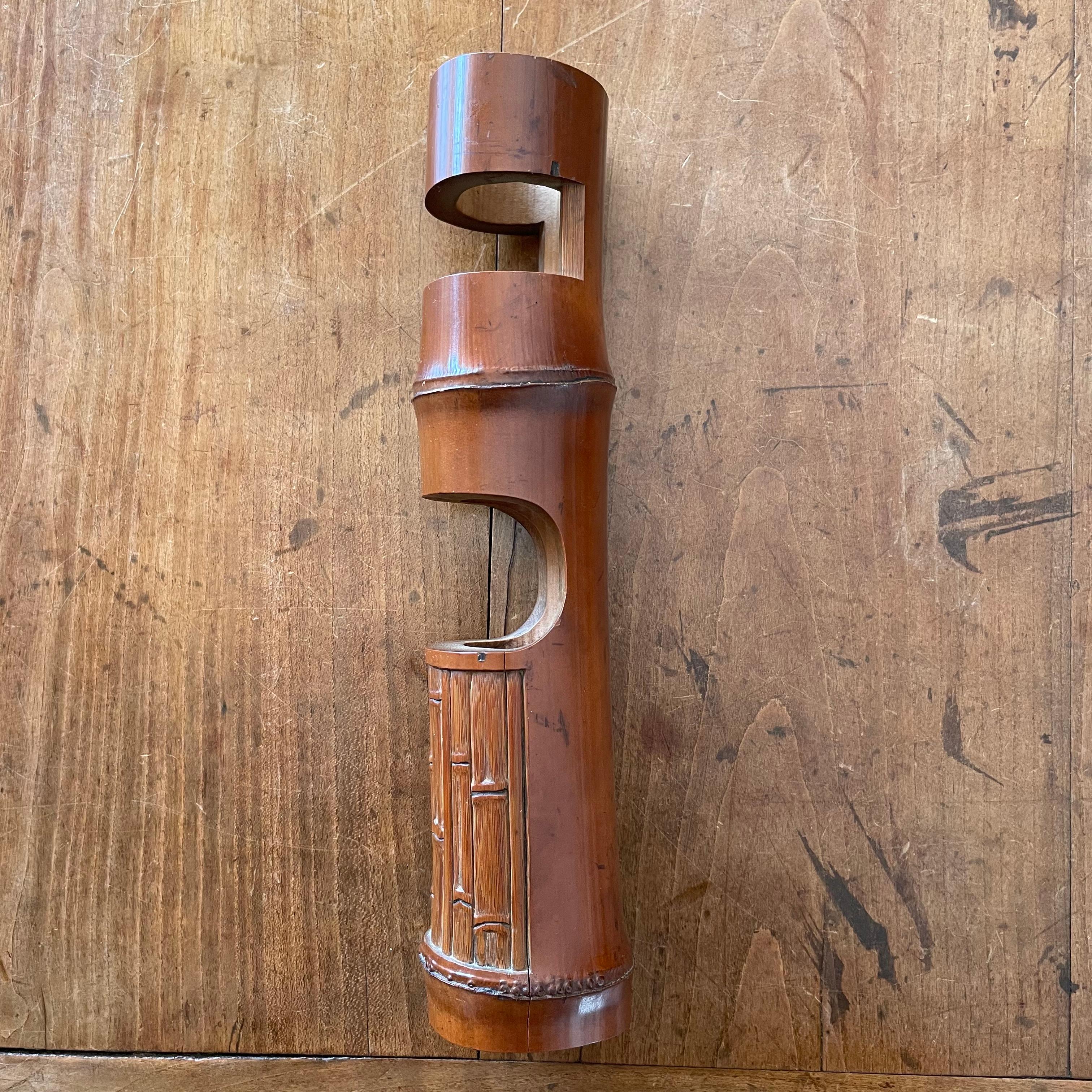 Antique Japanese Kakehana, a bamboo wall hanging vase for flower arranging. In Good Condition For Sale In Point Richmond, CA