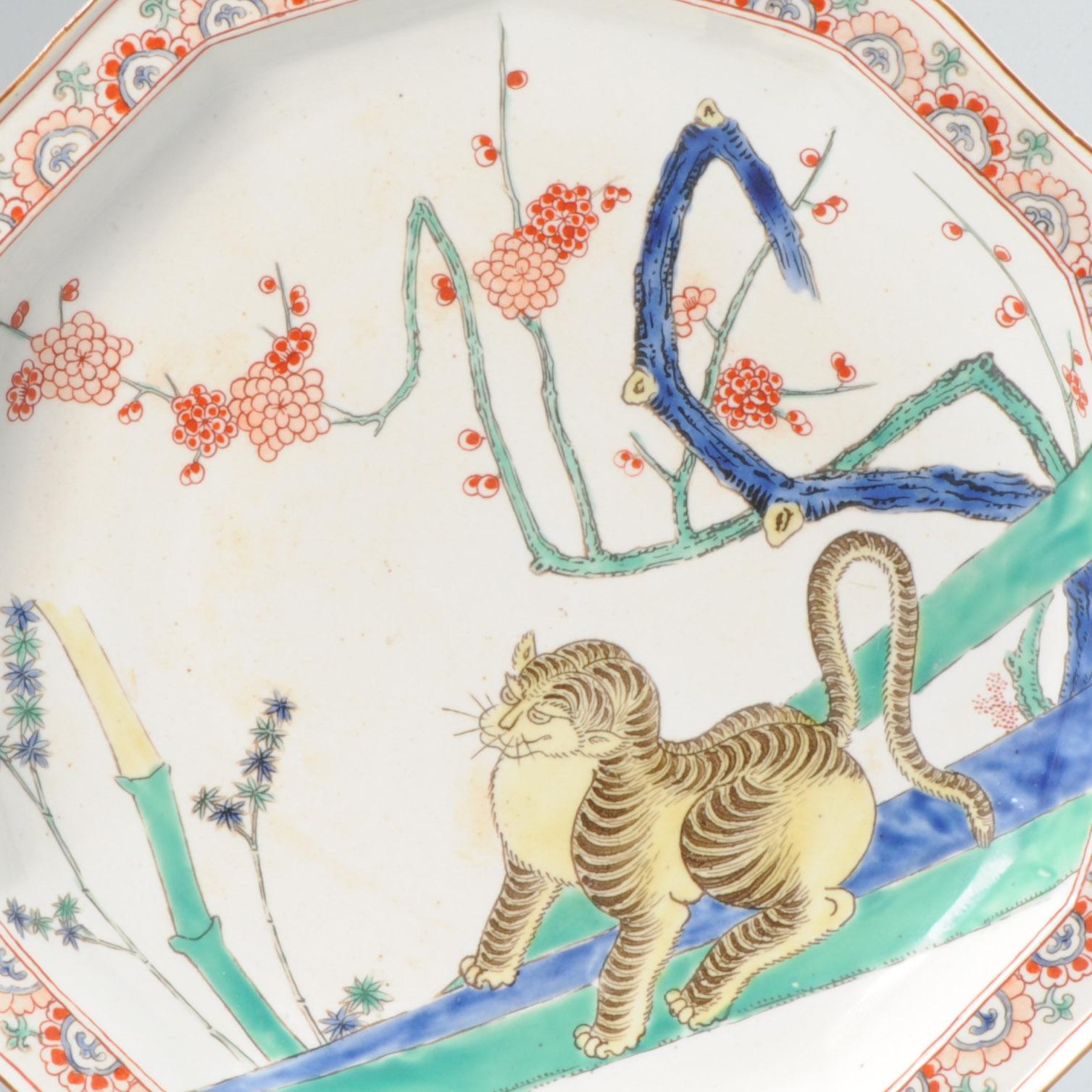 Antique Japanese Kakiemon Porcelain Tiger Plate, Top Quality Work Japan In Good Condition For Sale In Amsterdam, Noord Holland
