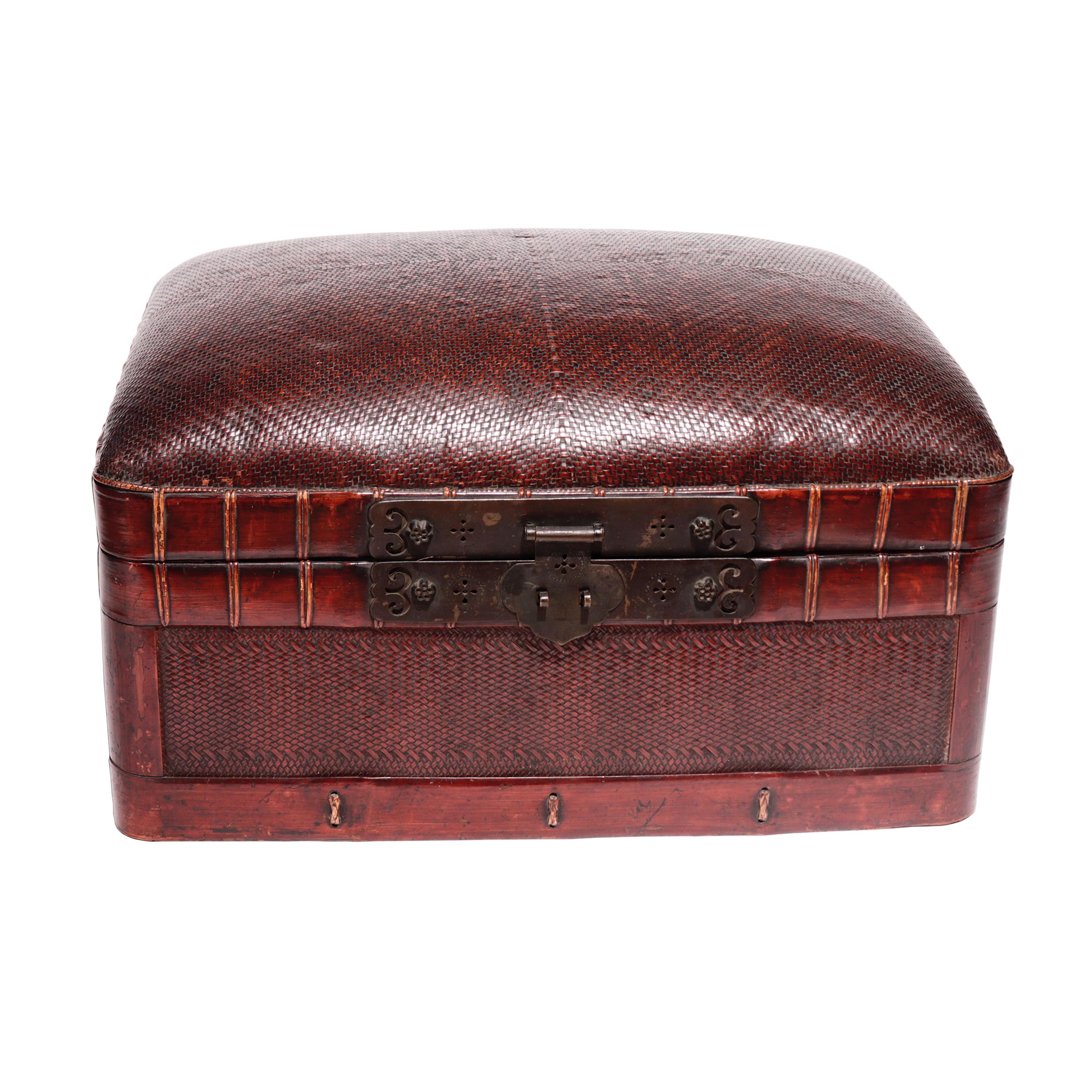 Large Japanese hinged hitsu (kimono storage coffer) woven of bamboo in the Chinese style with broad expanses of two layers of woven mats as the siding and the convex lid trimmed in thicker bamboo and fine knotting with a wood base complete with