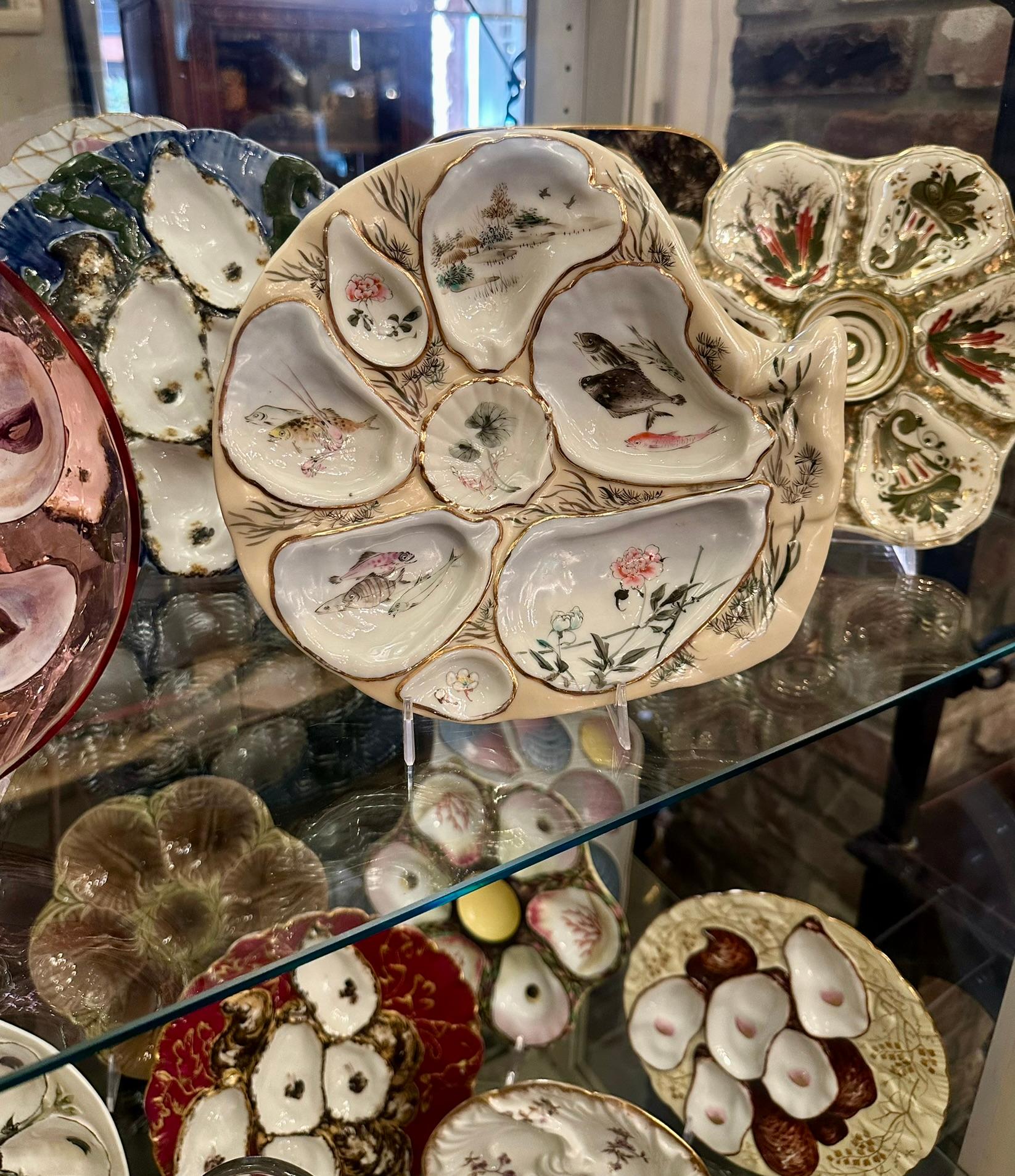 Antiguo Plato de Ostra de Porcelana Japonesa Kutani con Diseño de Concha de Mar Circa 1870 en venta 2