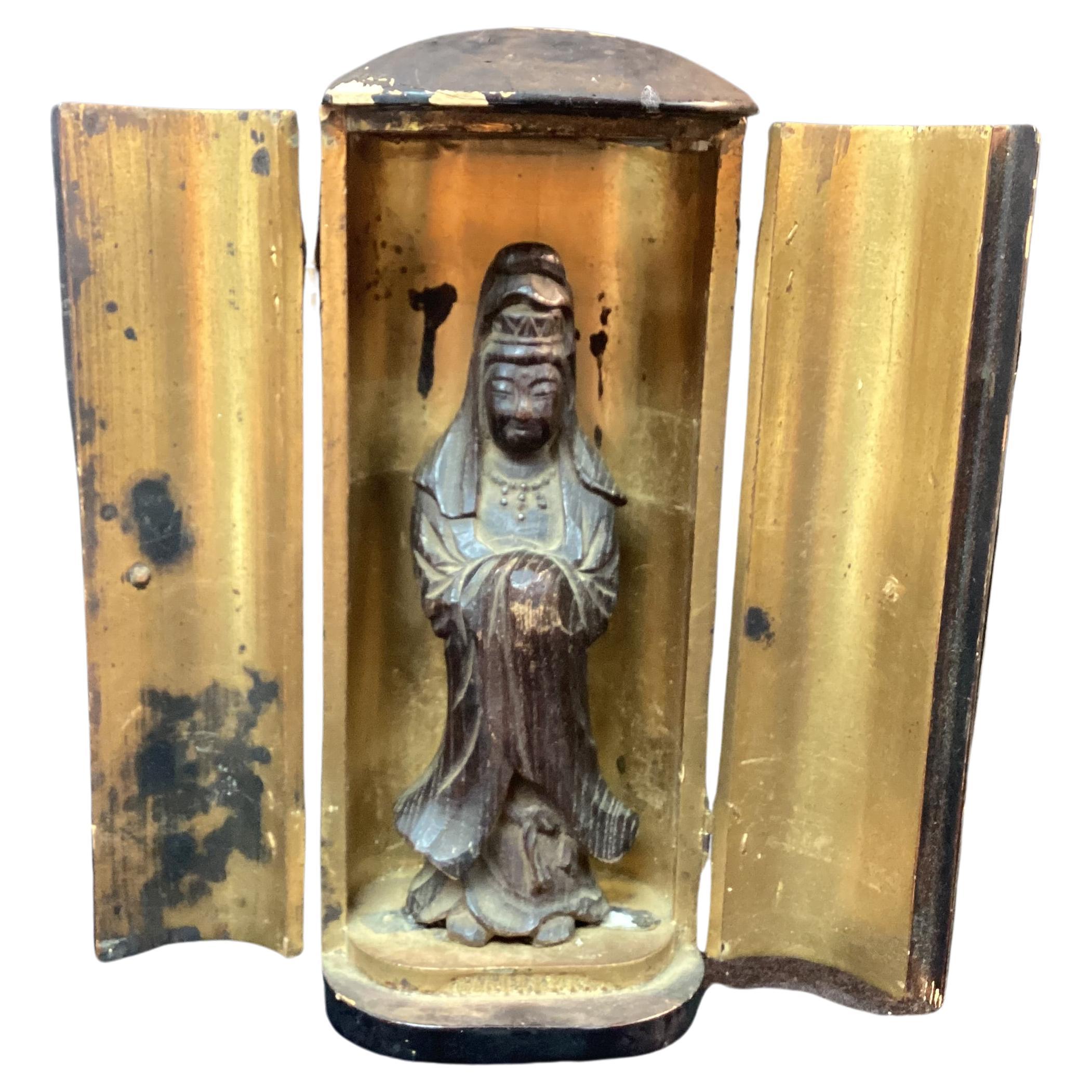 Antiguo Santuario Zushi Japonés de Laca y Madera Dorada en venta 3