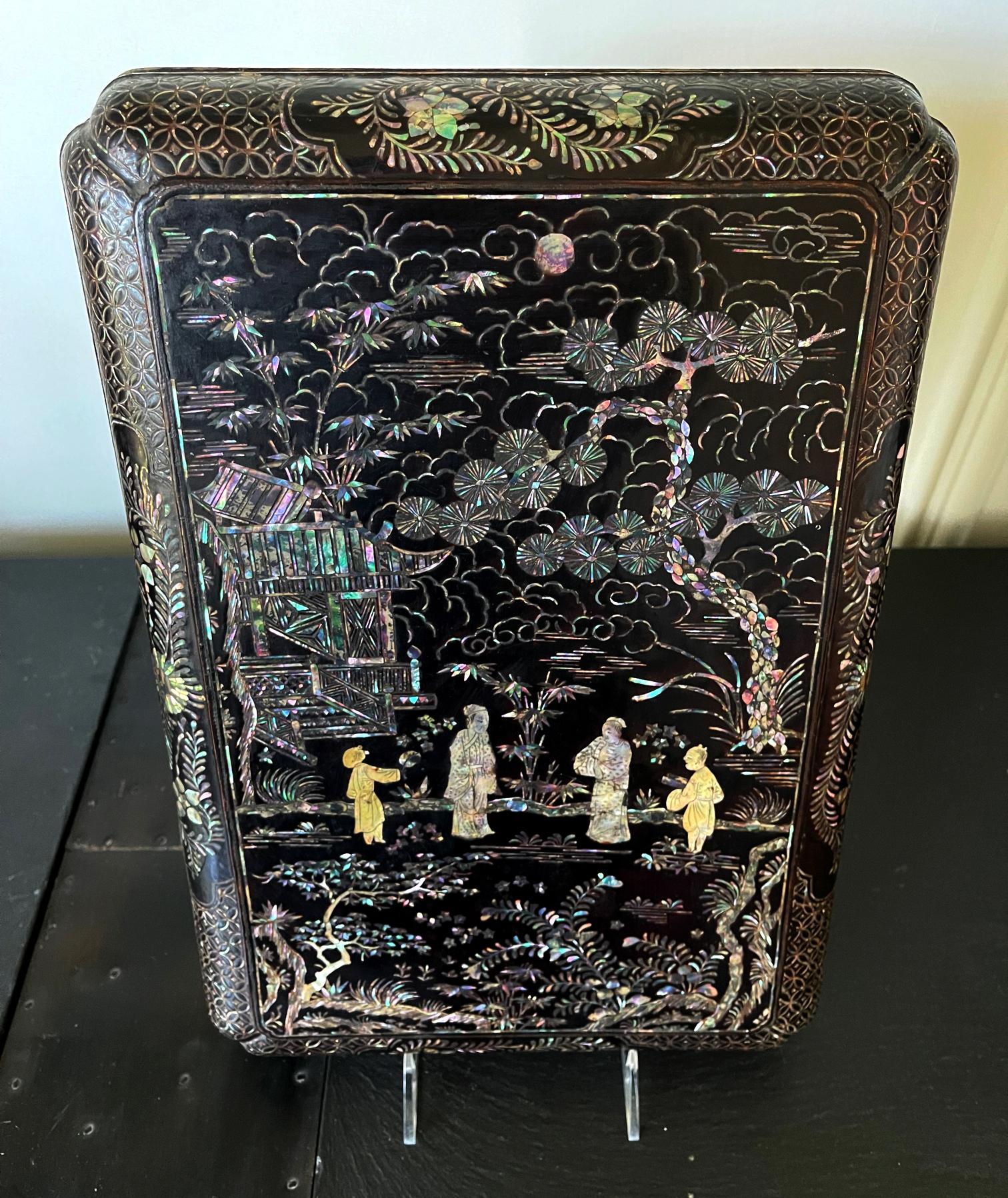 Antique Japanese Lacquer and Inlay Box from Ryukyu Island For Sale 13